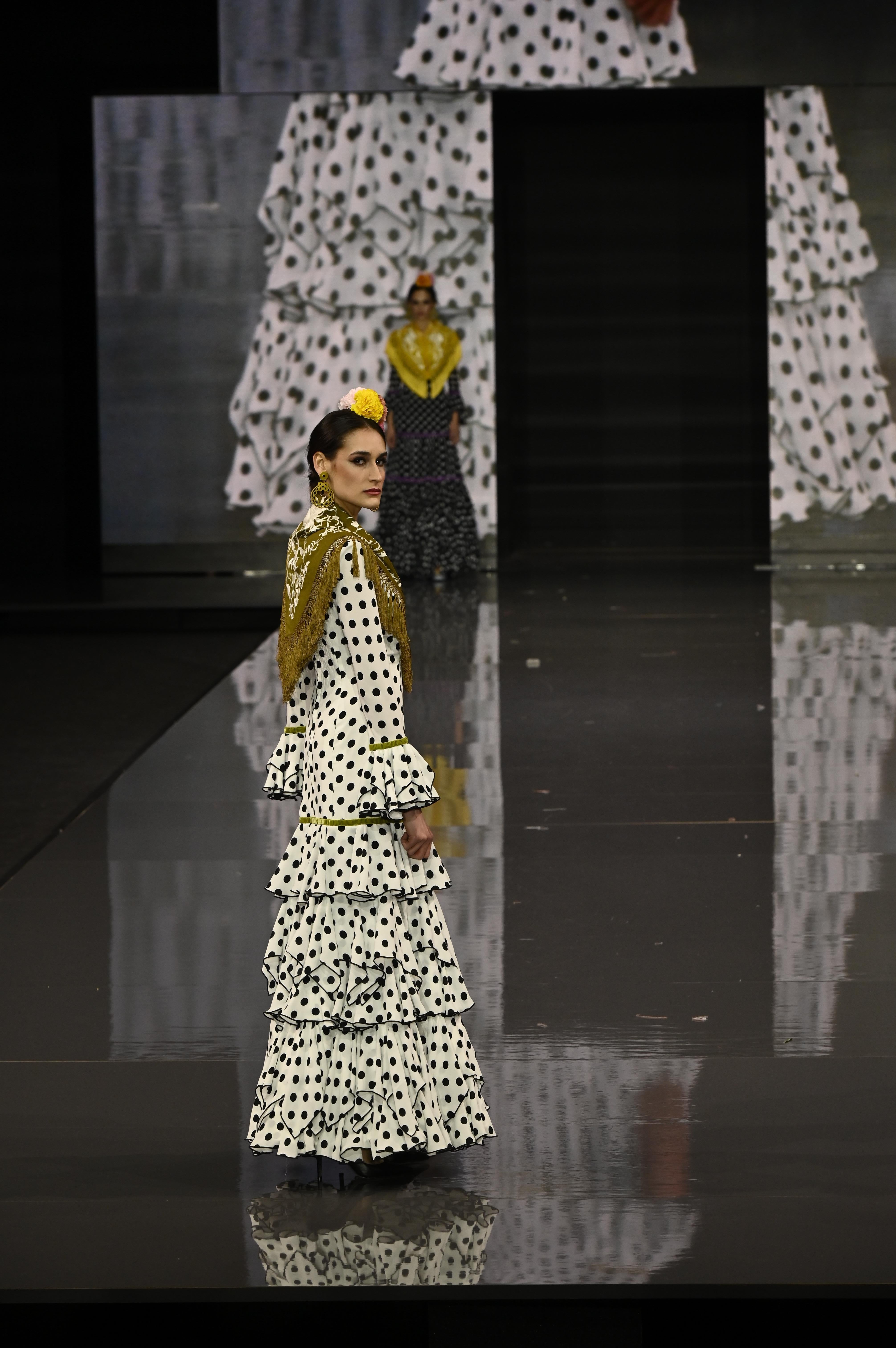 Orecchini Miabril in oro e Jet Soutache con Rayon di seta, perline e chiusura in argento in vendita 1