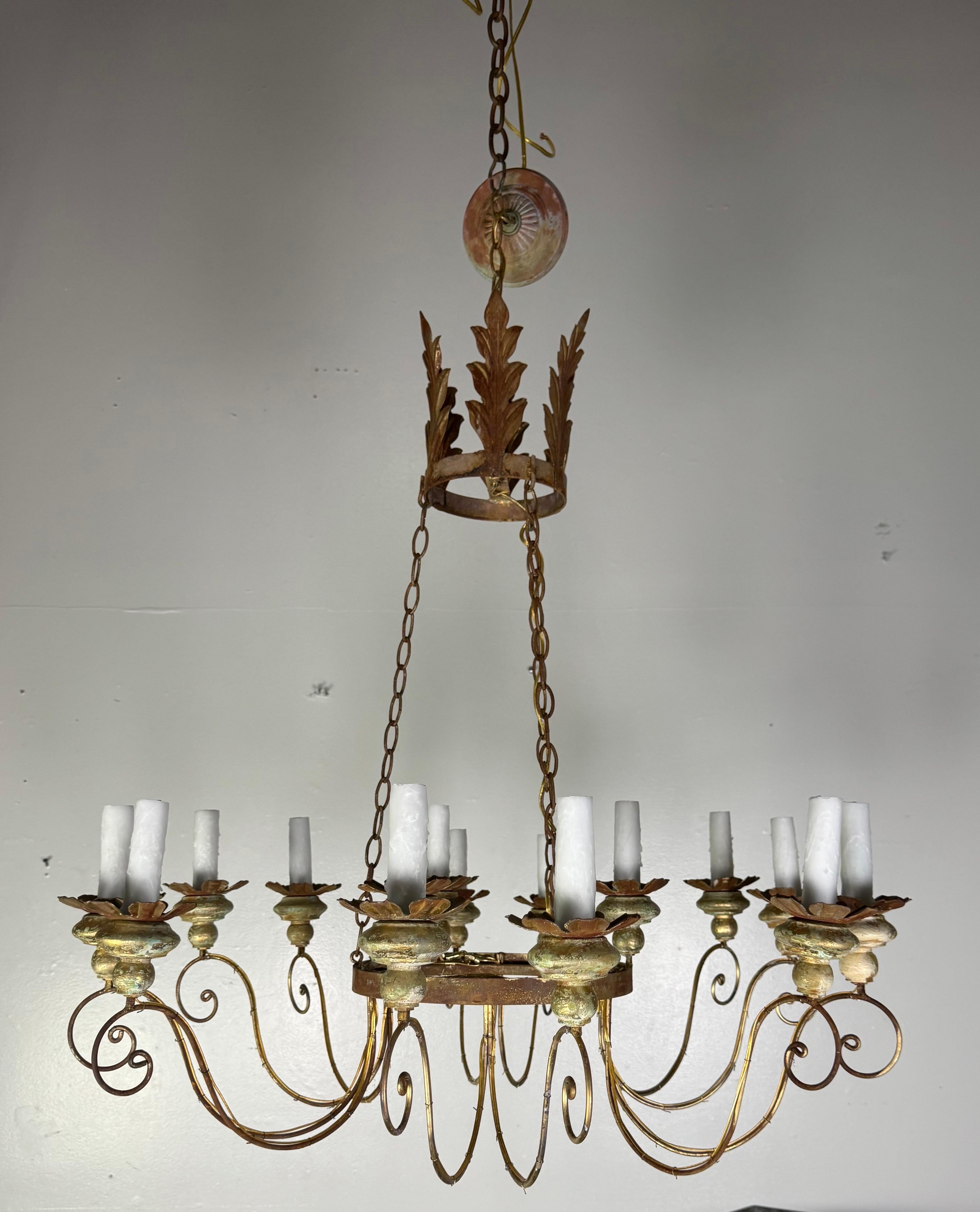 Miamar Home Lustre à quinze lumières en fer doré de style italien Neuf - En vente à Los Angeles, CA