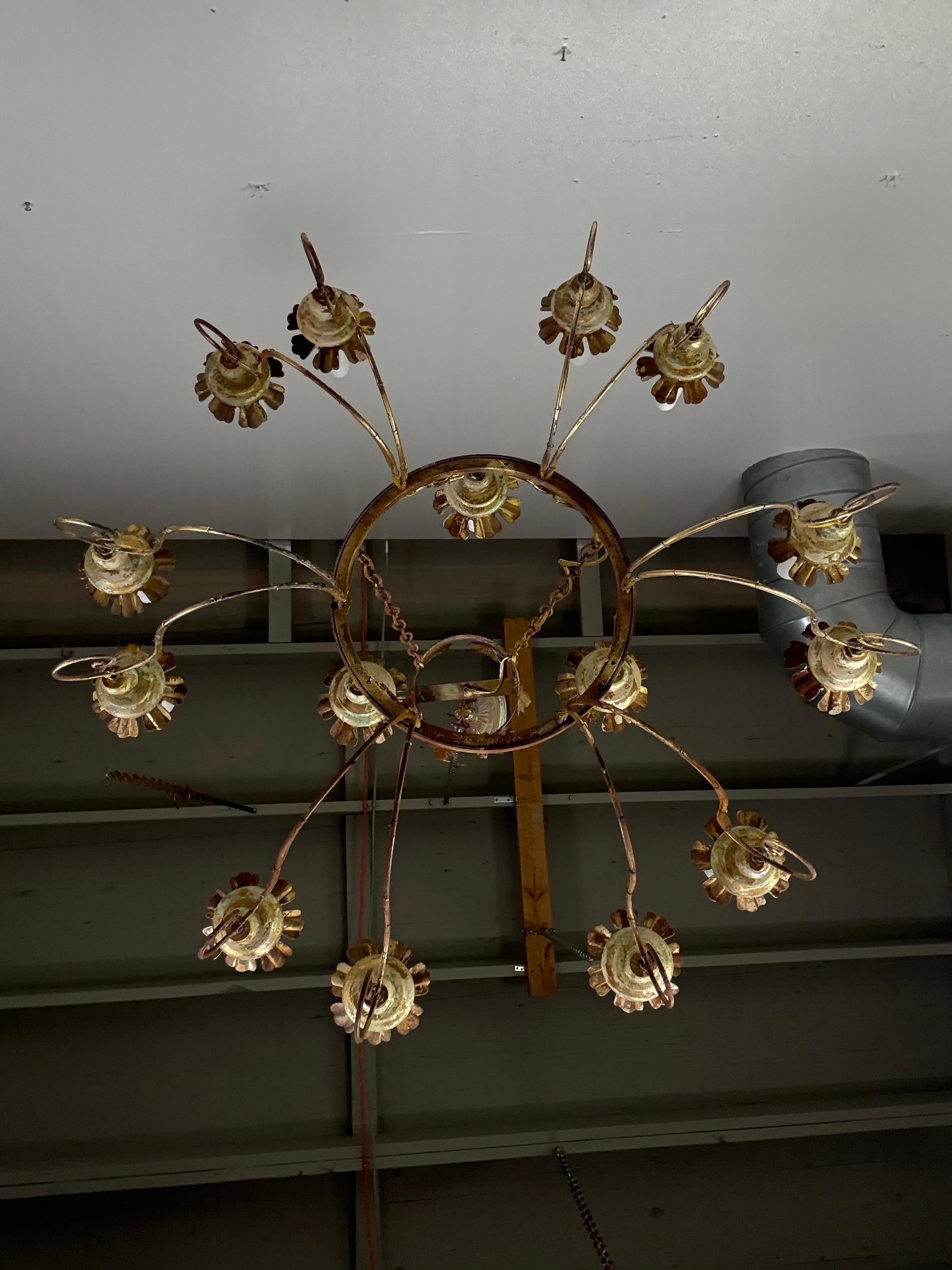 Miamar Home Lustre à quinze lumières en fer doré de style italien en vente 3