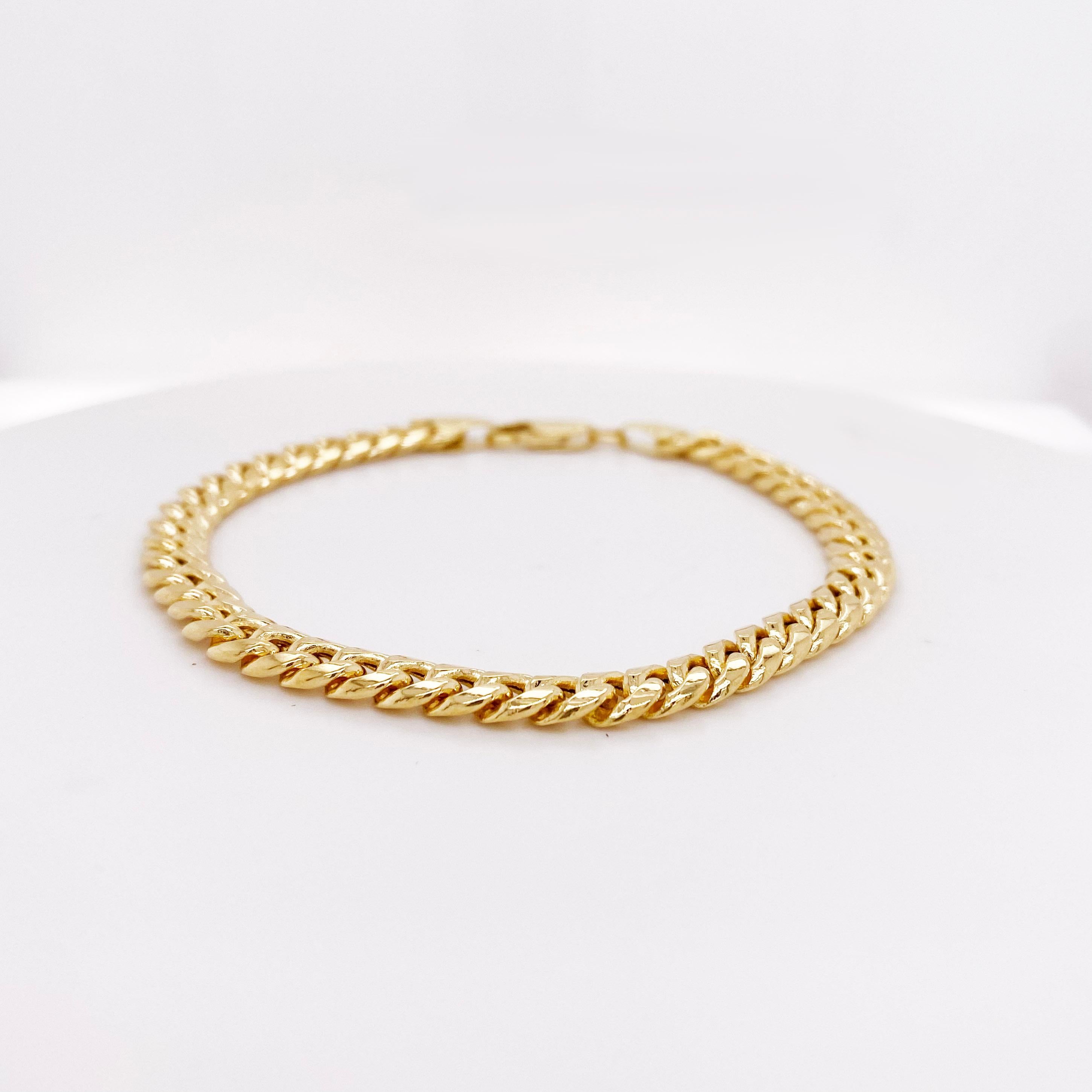Bracelet en chaîne cubaine de Miami en or jaune 14k. Ce bracelet est la chaîne la plus tendance du moment ! Les bijoux en or Bigli sont de retour et plus beaux que jamais ! Ajoutez cette chaîne à votre collection de bijoux fins comme pièce