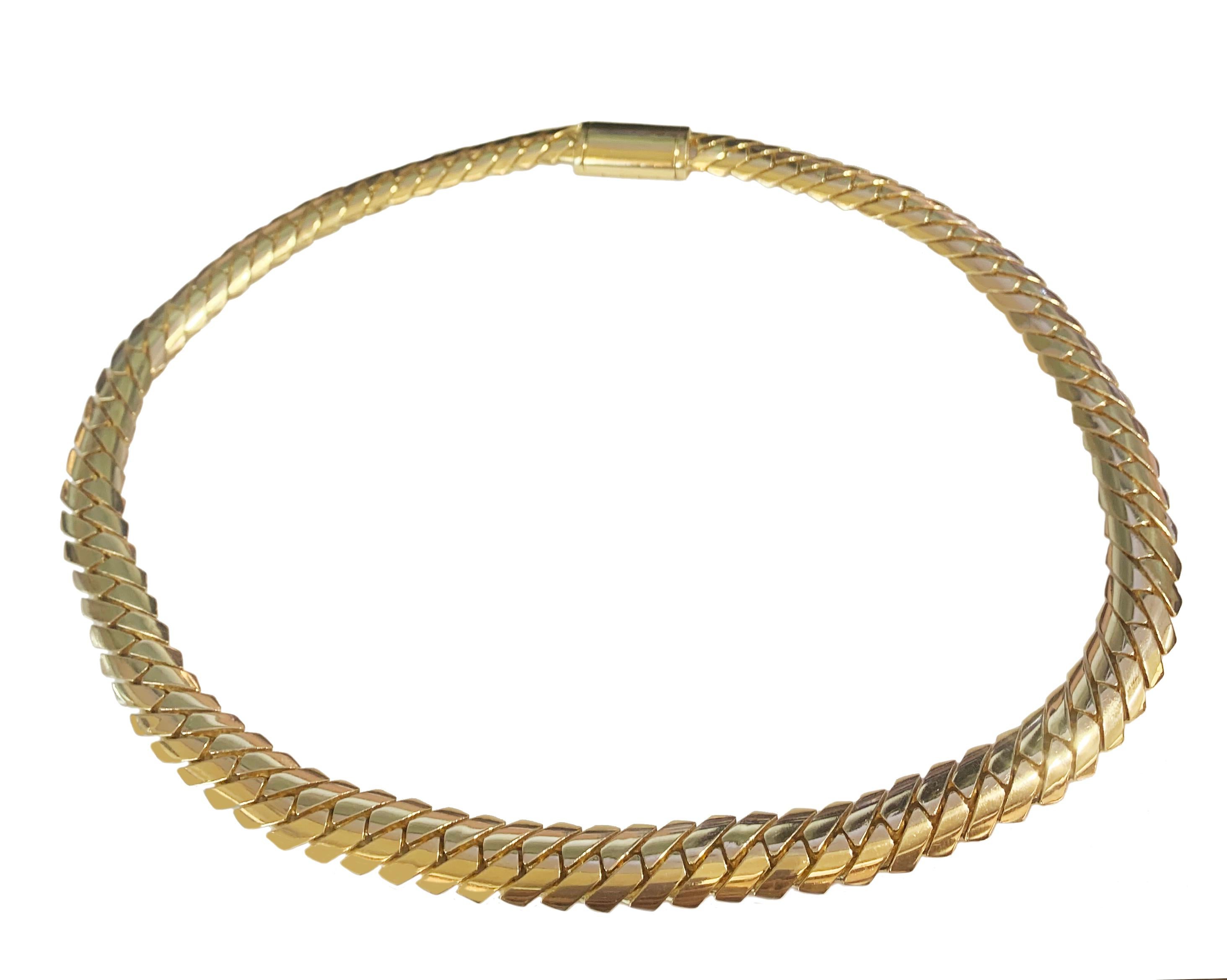 -Or jaune 14k
-Longueur : 22