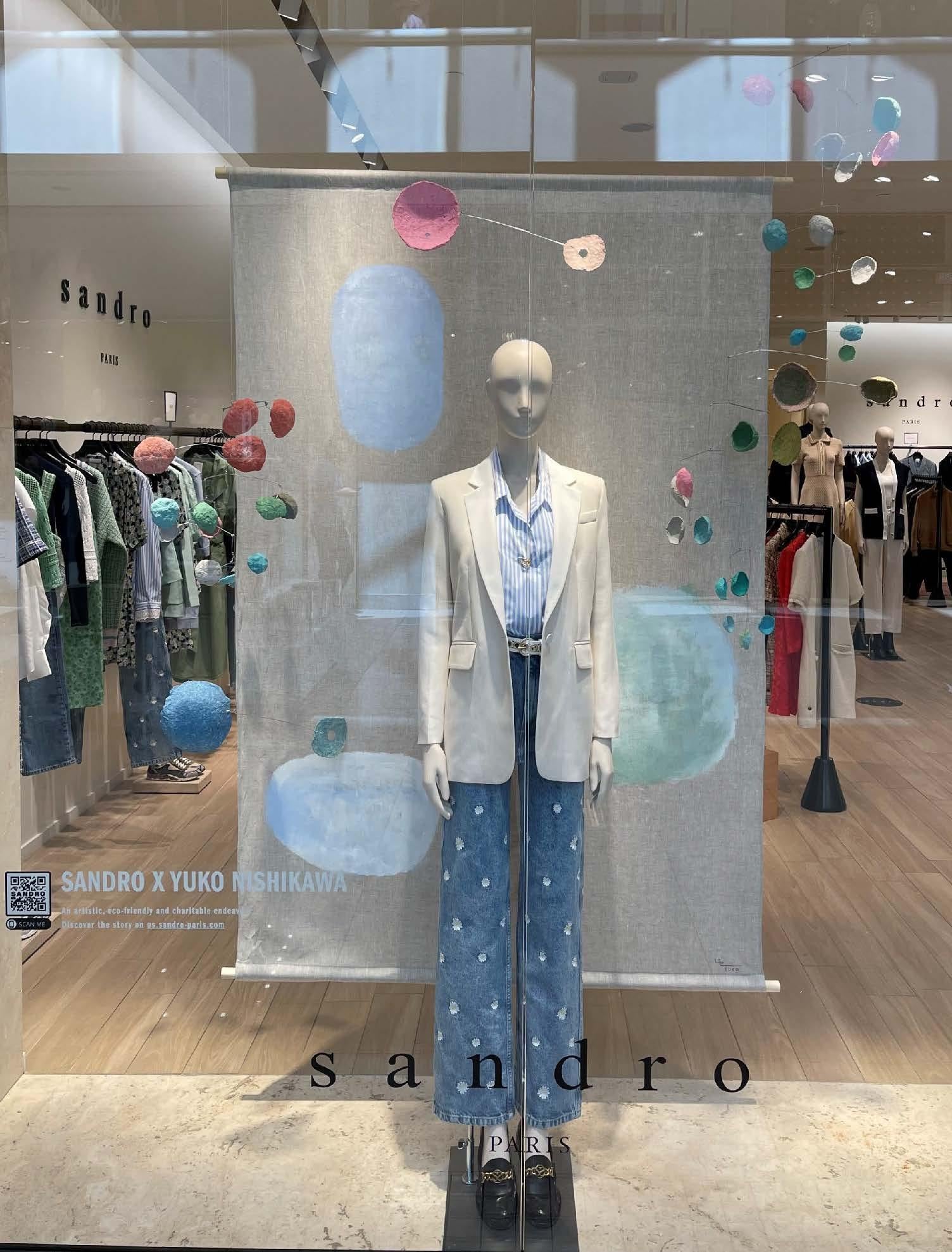 Miami small 1 sustainable paper-mache recycled mobile sculpture, designed by Yuko Nishikawa exclusively for Sandro Paris. 

An artistic, eco-friendly and charitable endeavor.

For Spring / Summer 2021, SANDRO gave artist Yuko Nishikawa complete