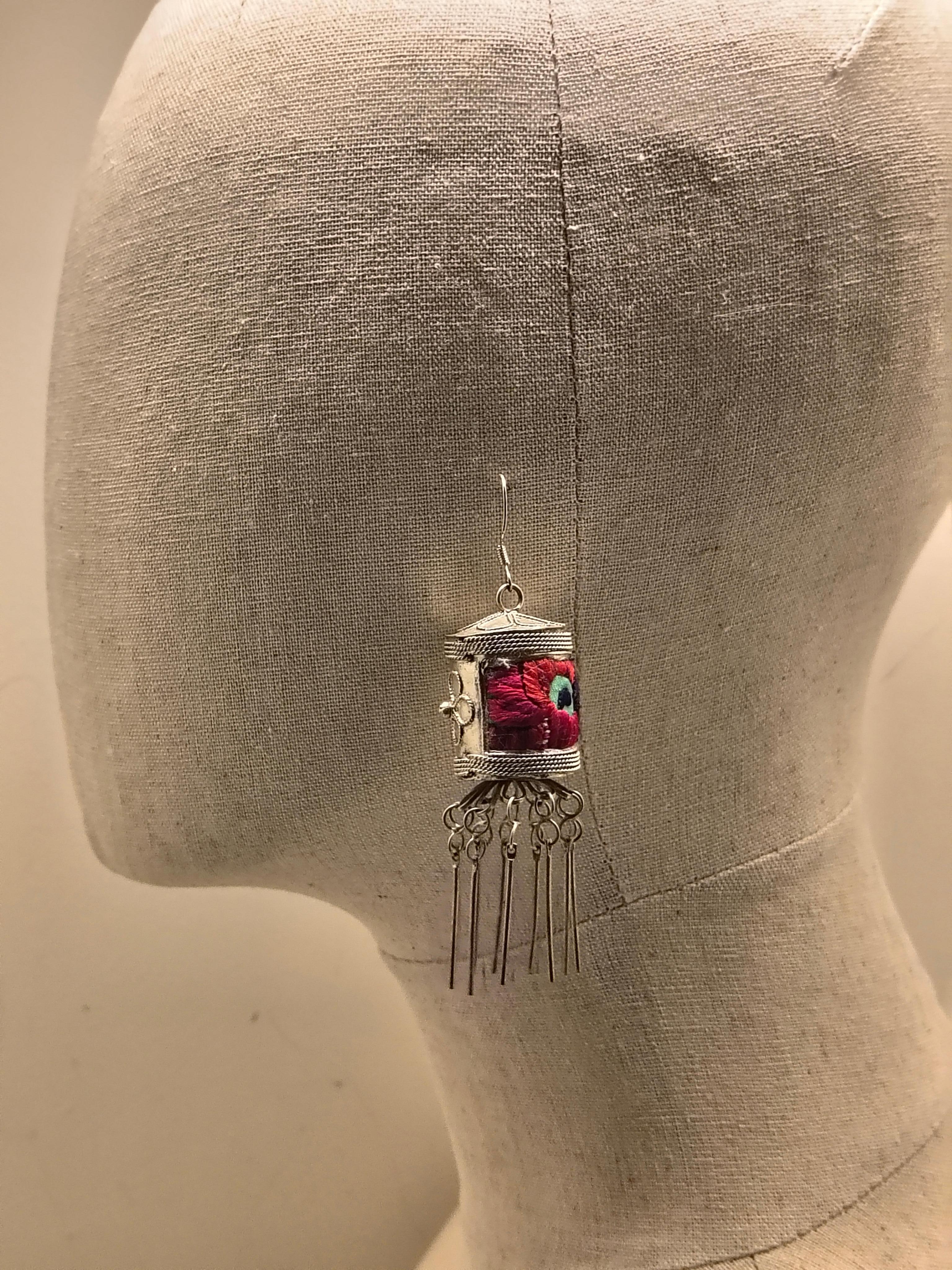 Grupo étnico Miao Pendientes de borla de plata de la minoría oriental Contemporáneo en venta