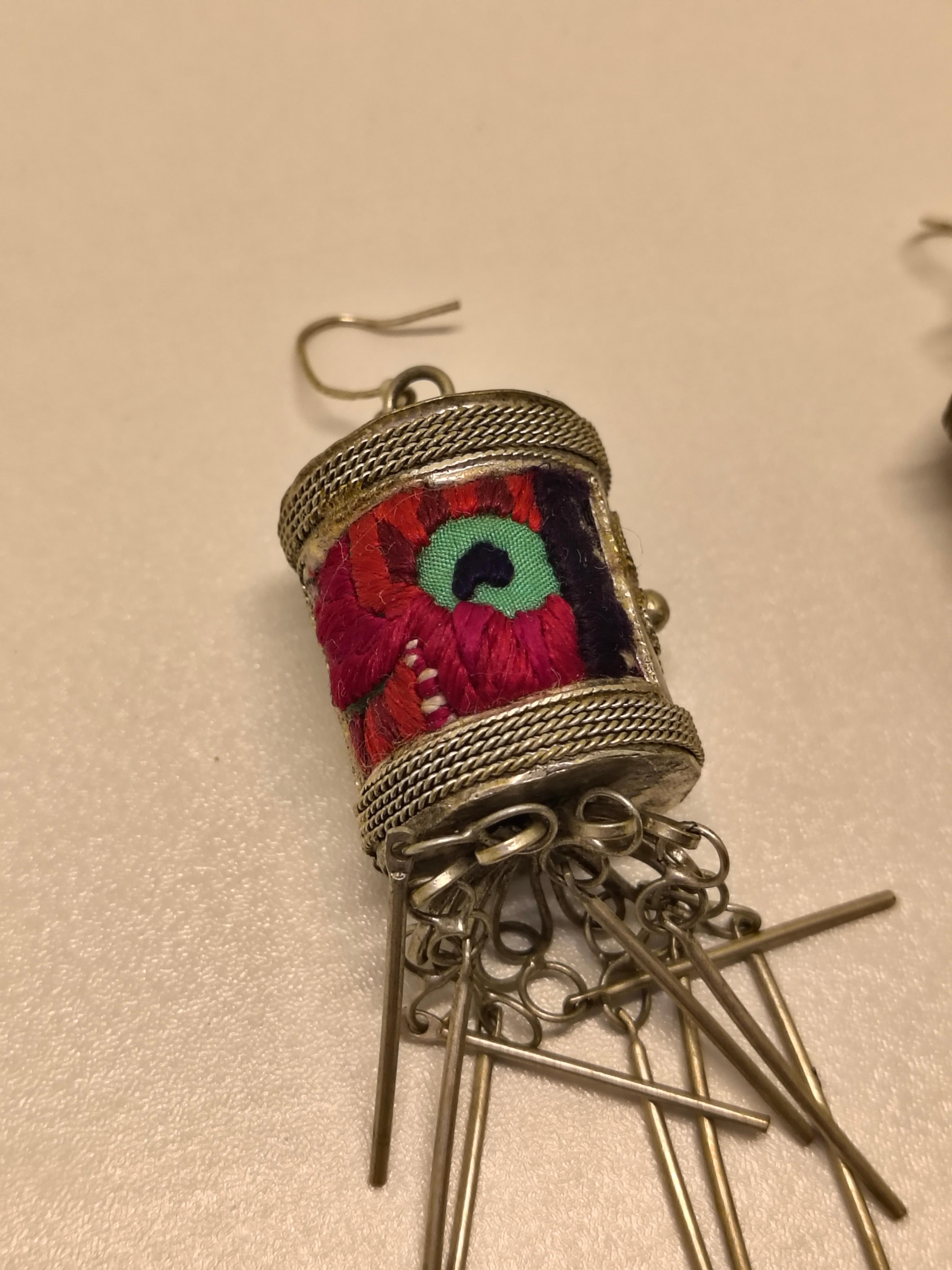 De las mujeres Grupo étnico Miao Pendientes de borla de plata de la minoría oriental en venta