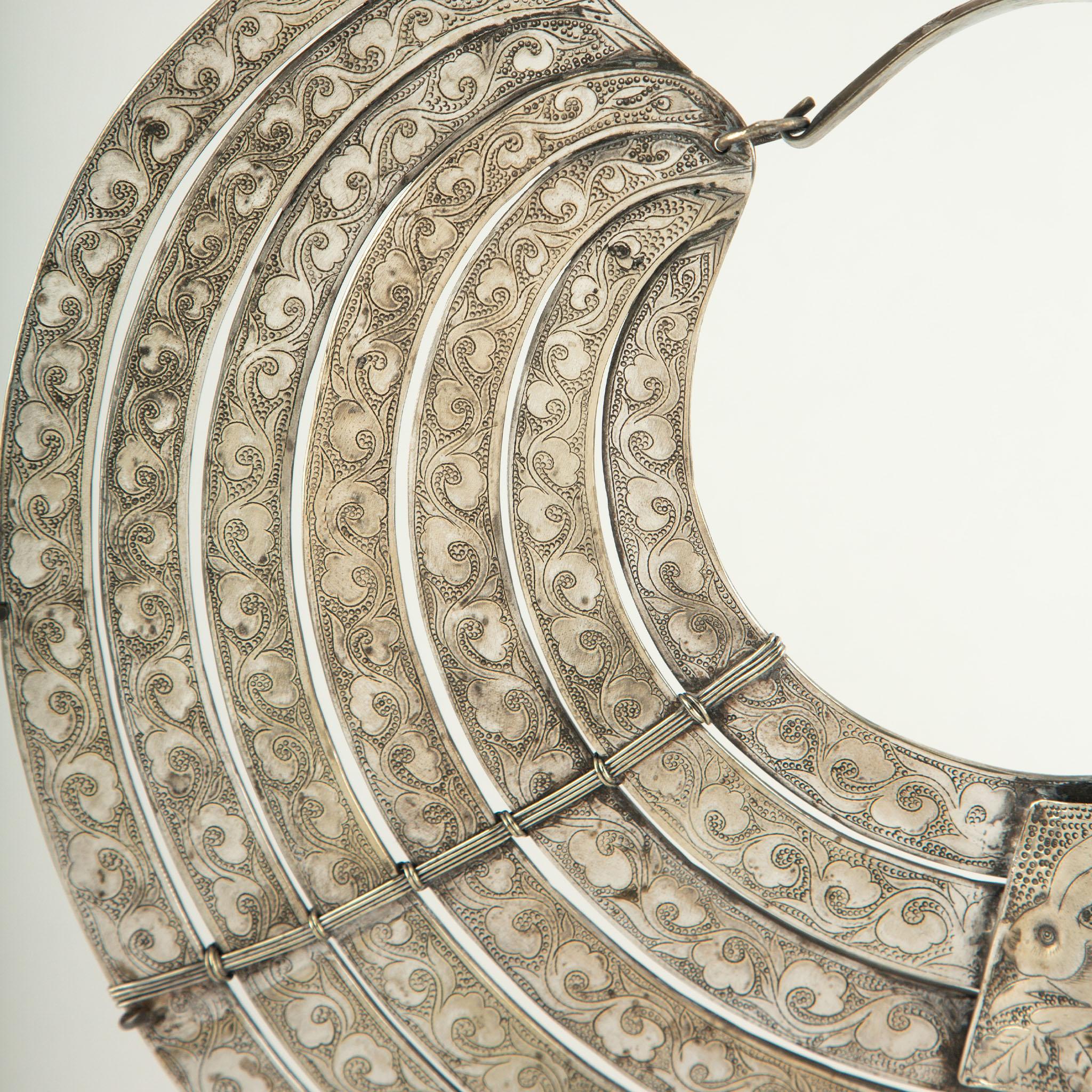 Chinese Miao Tribe Silver Necklace 7 Ring Design For Sale