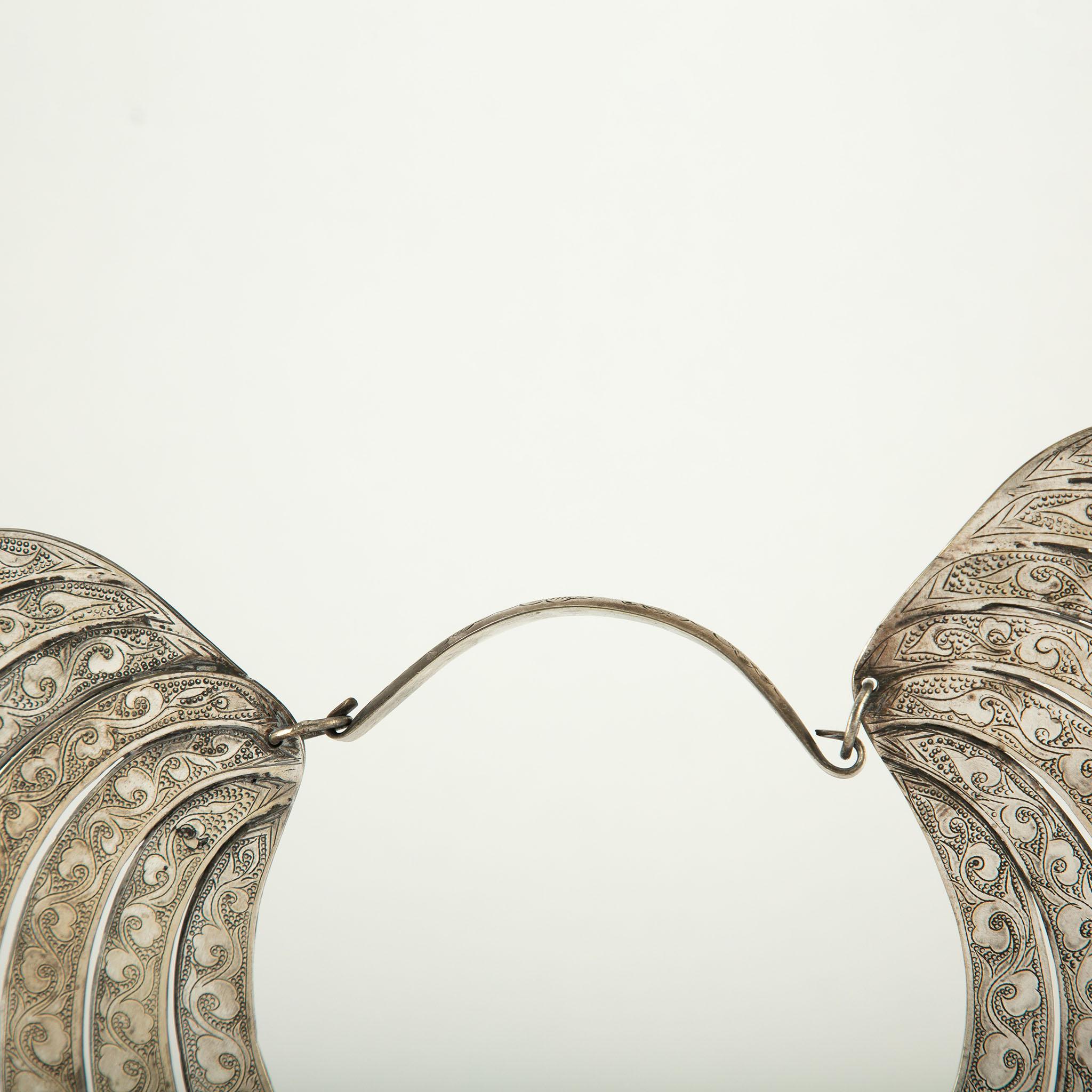 Miao Tribe Silver Necklace 7 Ring Design In Excellent Condition For Sale In New York, NY