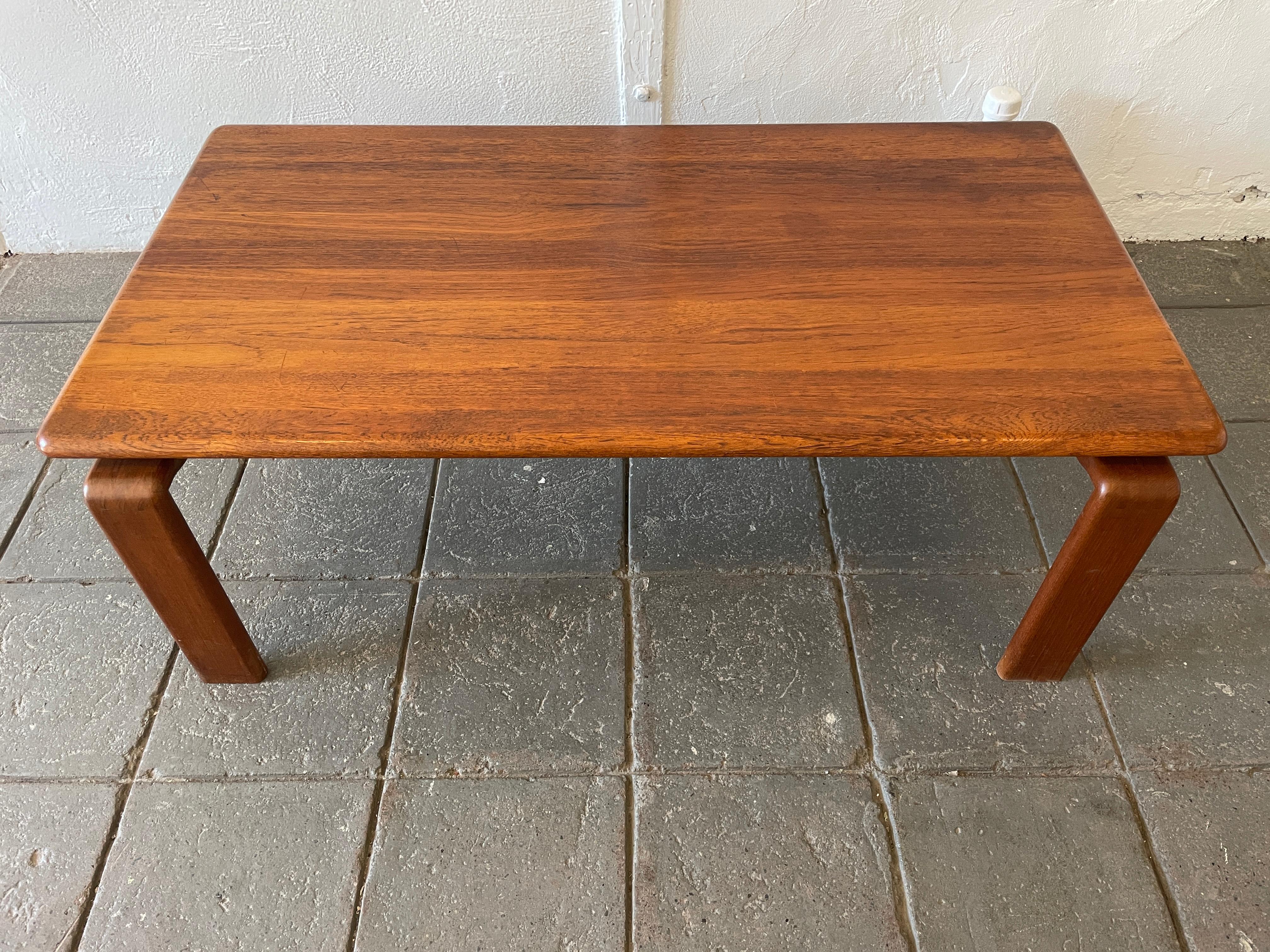 Beautiful solid teak coffee table. Amazing jointery on legs very sturdy and great design. 
Located in Brooklyn NYC. No Labels or MFG marks.

Style of Hvidt & Mølgaard

Measures
17.50