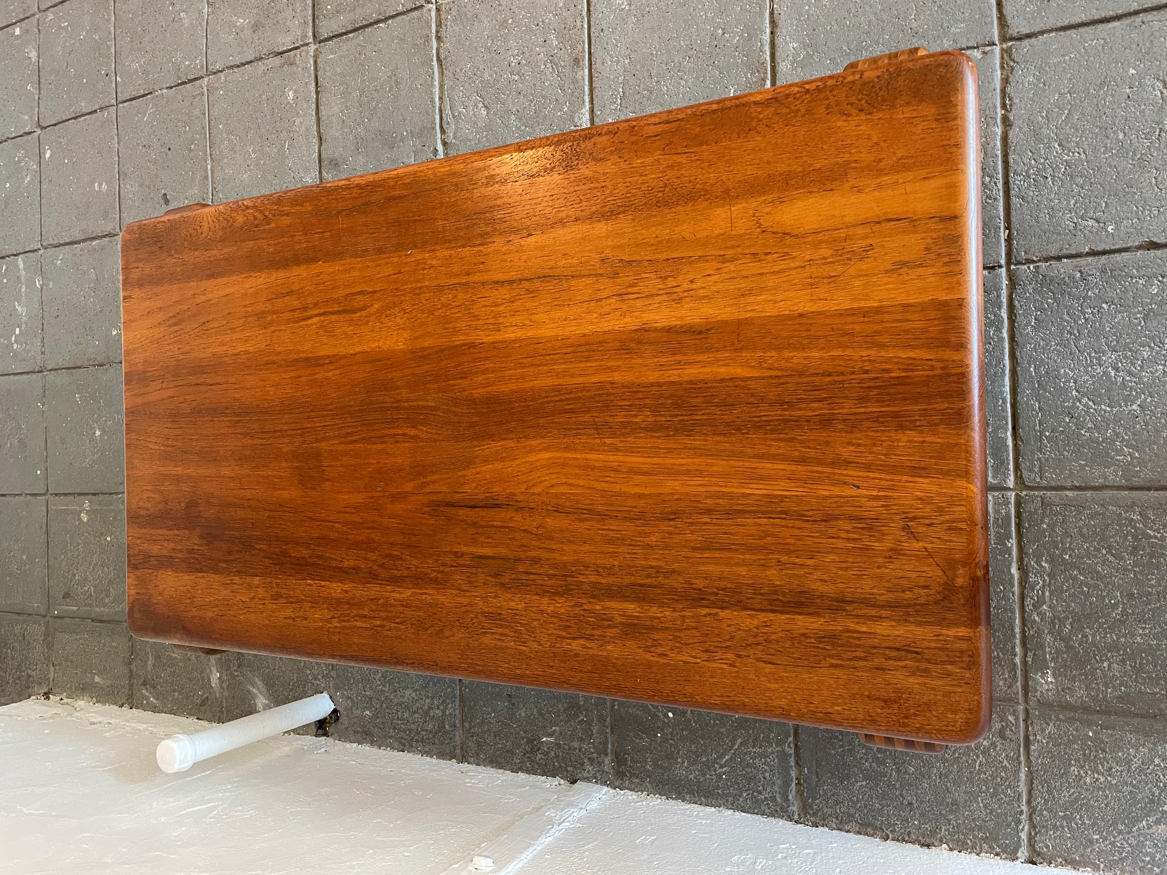 Mid Century Danish Modern Solid Teak wood Coffee Table In Good Condition For Sale In BROOKLYN, NY