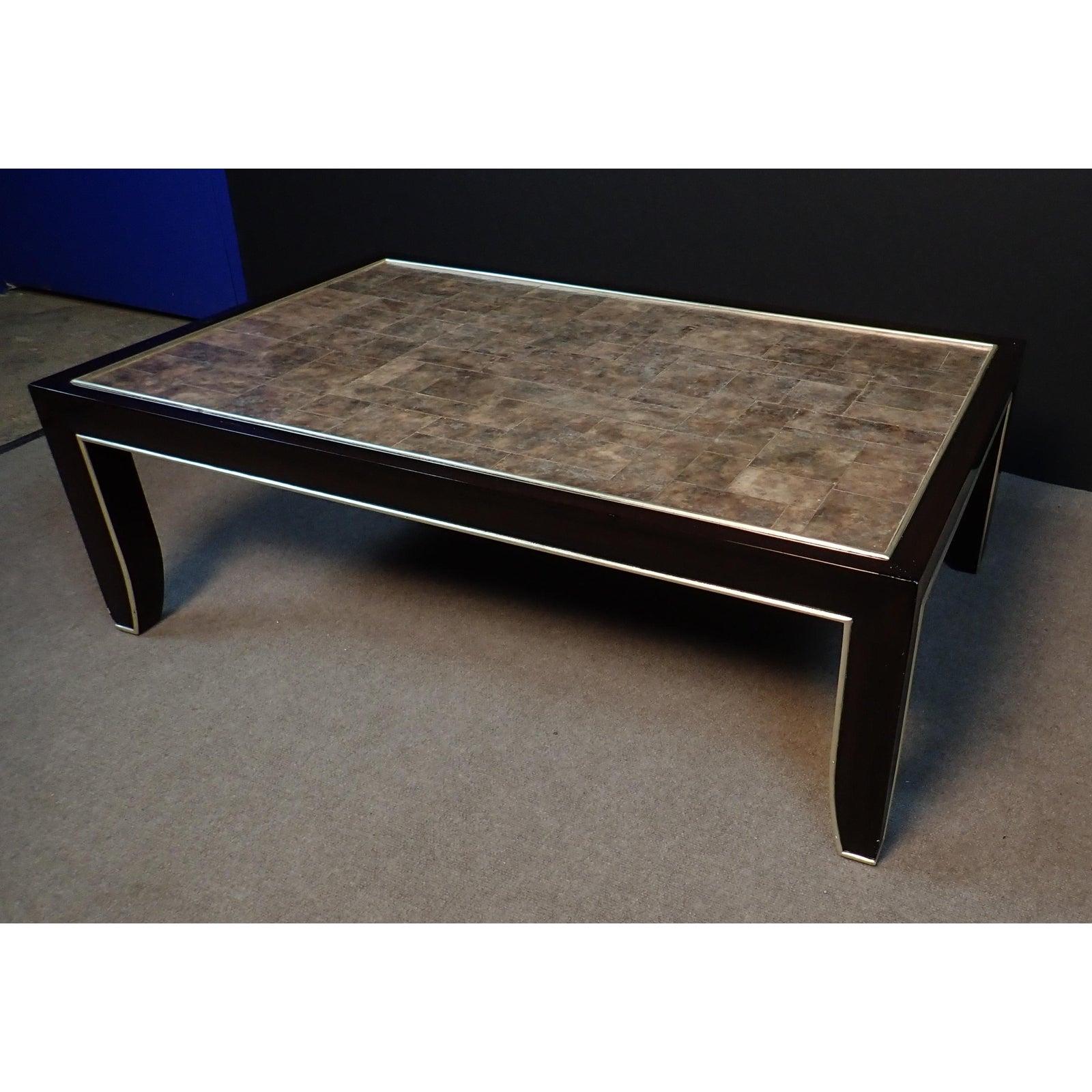  Table basse en bois laqué mica et noir et doré à l'argent en vente 4