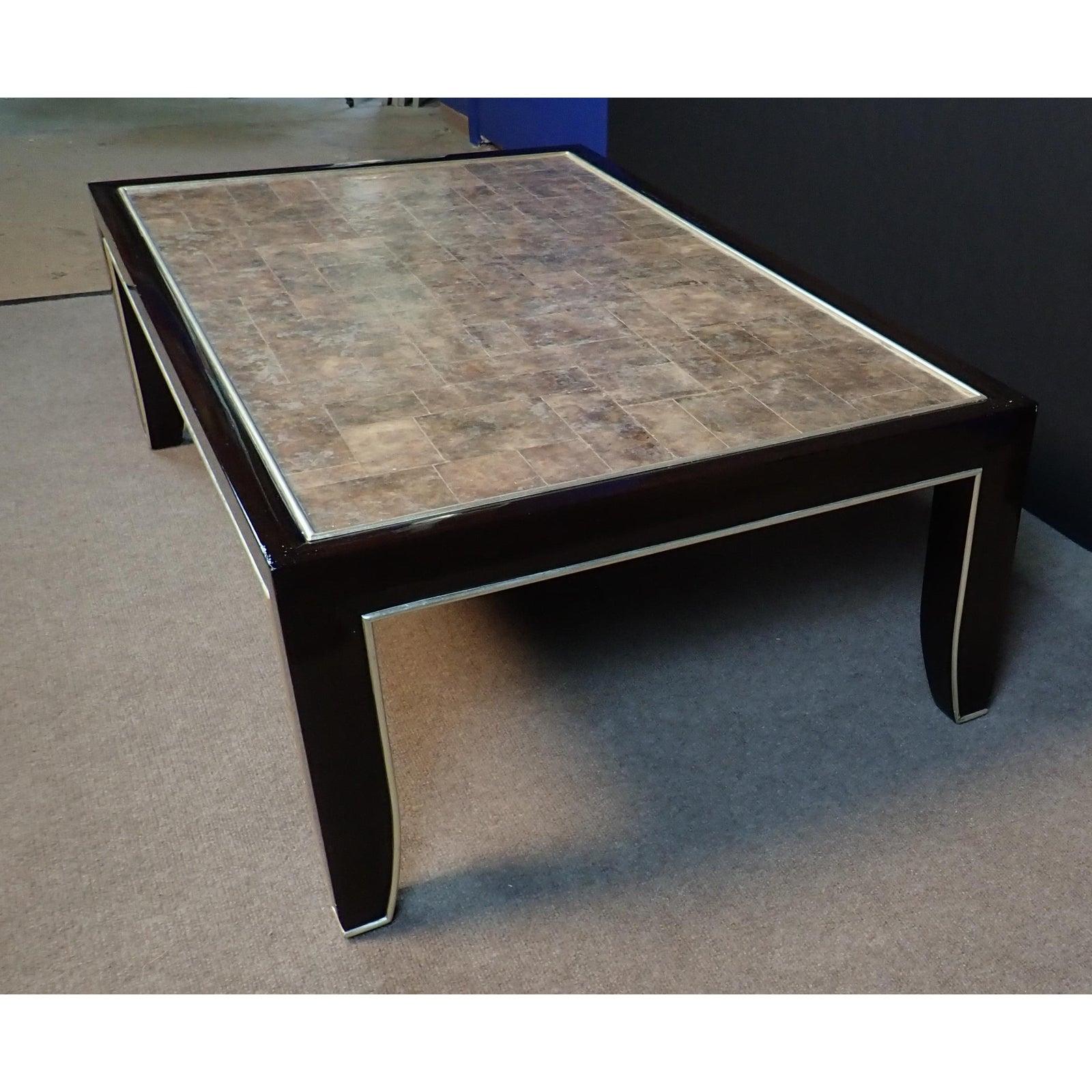 Moderne  Table basse en bois laqué mica et noir et doré à l'argent en vente