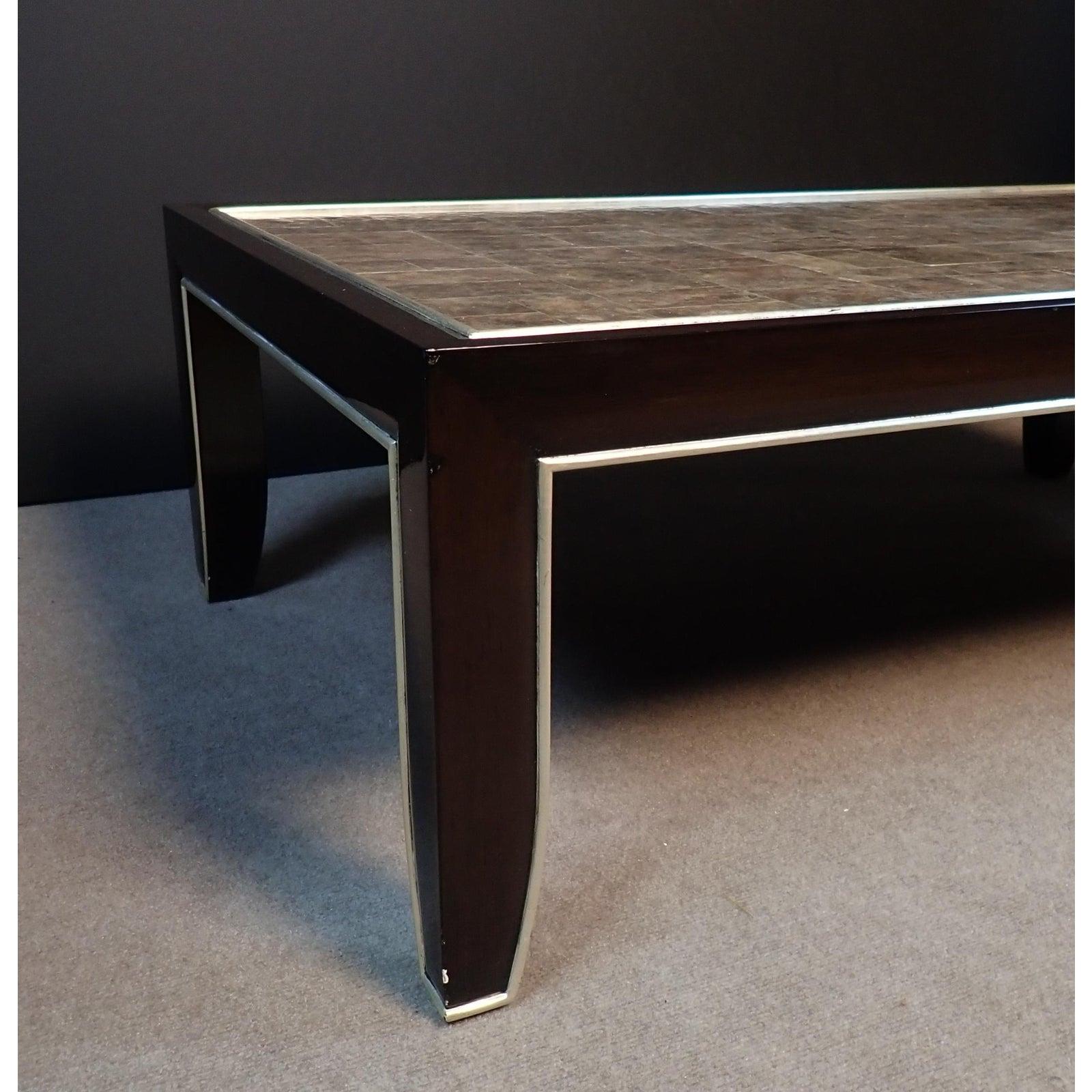 Doré  Table basse en bois laqué mica et noir et doré à l'argent en vente