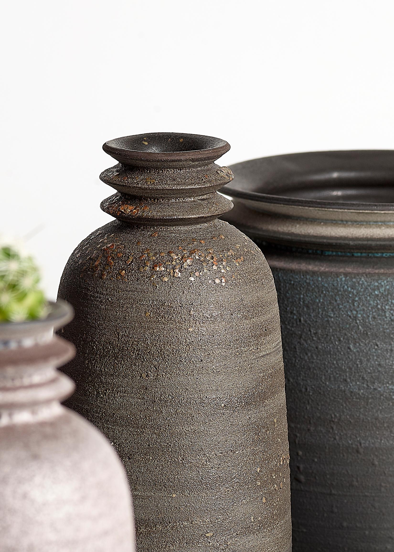 Mica Ore, Vessel M, Slip Cast Ceramic Vase, N/O Vessels Collection (Gegossen) im Angebot