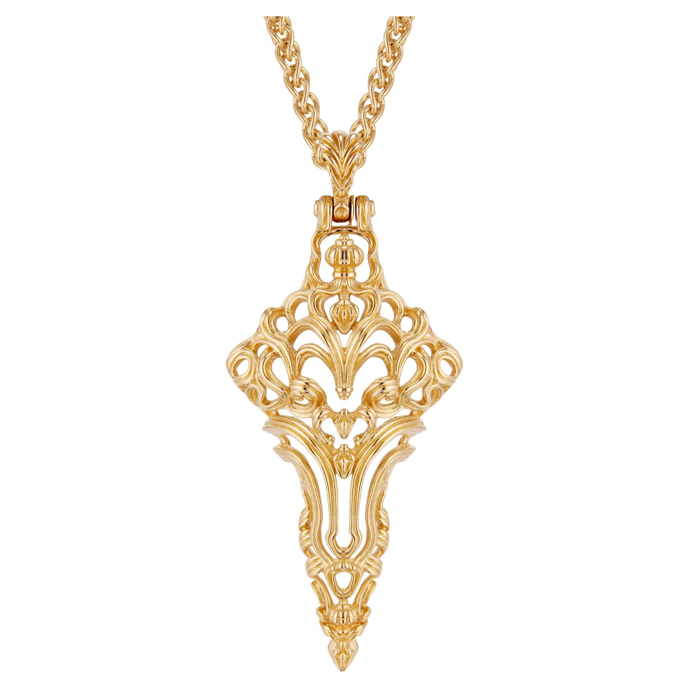 Le collier en croix en or jaune 18 carats de Micah Antoni est un chef-d'œuvre tridimensionnel qui fascine sous tous les angles.

Méticuleusement réalisé en or jaune 18 carats, le pendentif Intricata de Micah Antoni séduit par sa structure