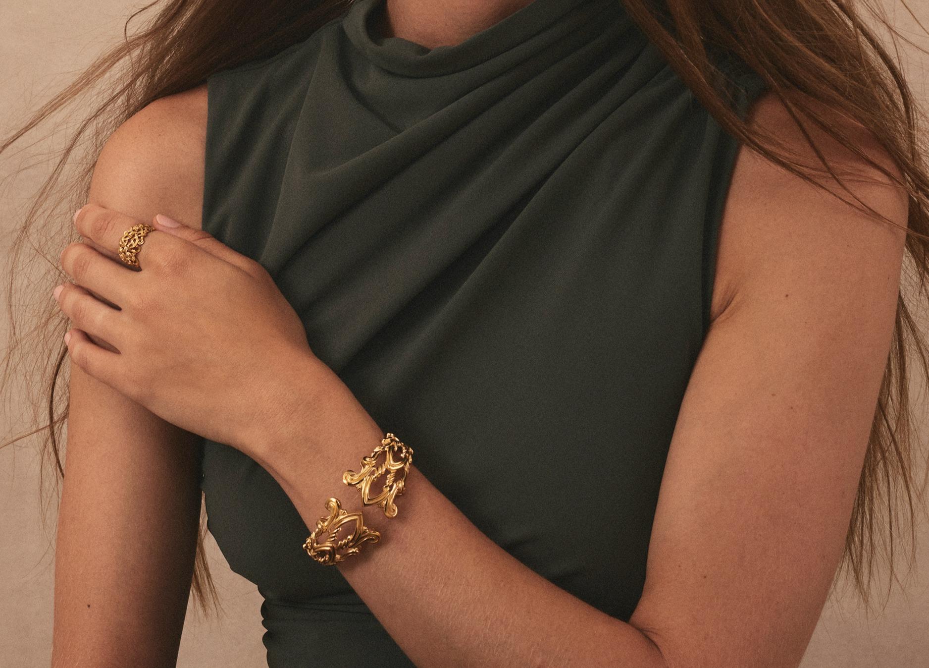 Brazalete brazalete arco gótico de oro amarillo de 18 quilates Micah Antoni en Nuevo estado para la venta en Nashville, TN