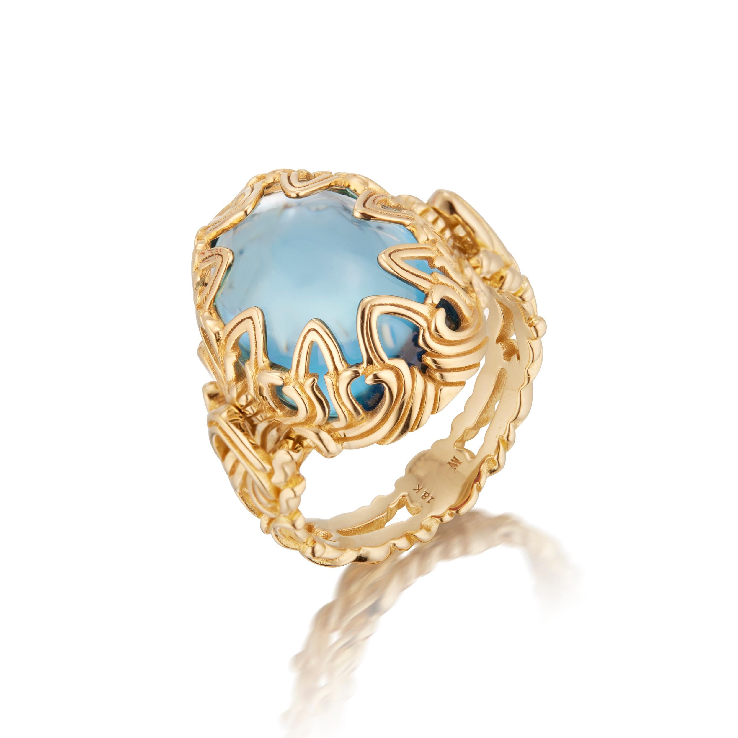 El Anillo Arco Gótico de aguamarina y oro amarillo de 18 quilates de Micah Antoni traduce la geometría de las catedrales medievales en una escultura ponible.

El anillo intriga con arcos apuntados, nodos clave y sutiles líneas de arbotante, creando