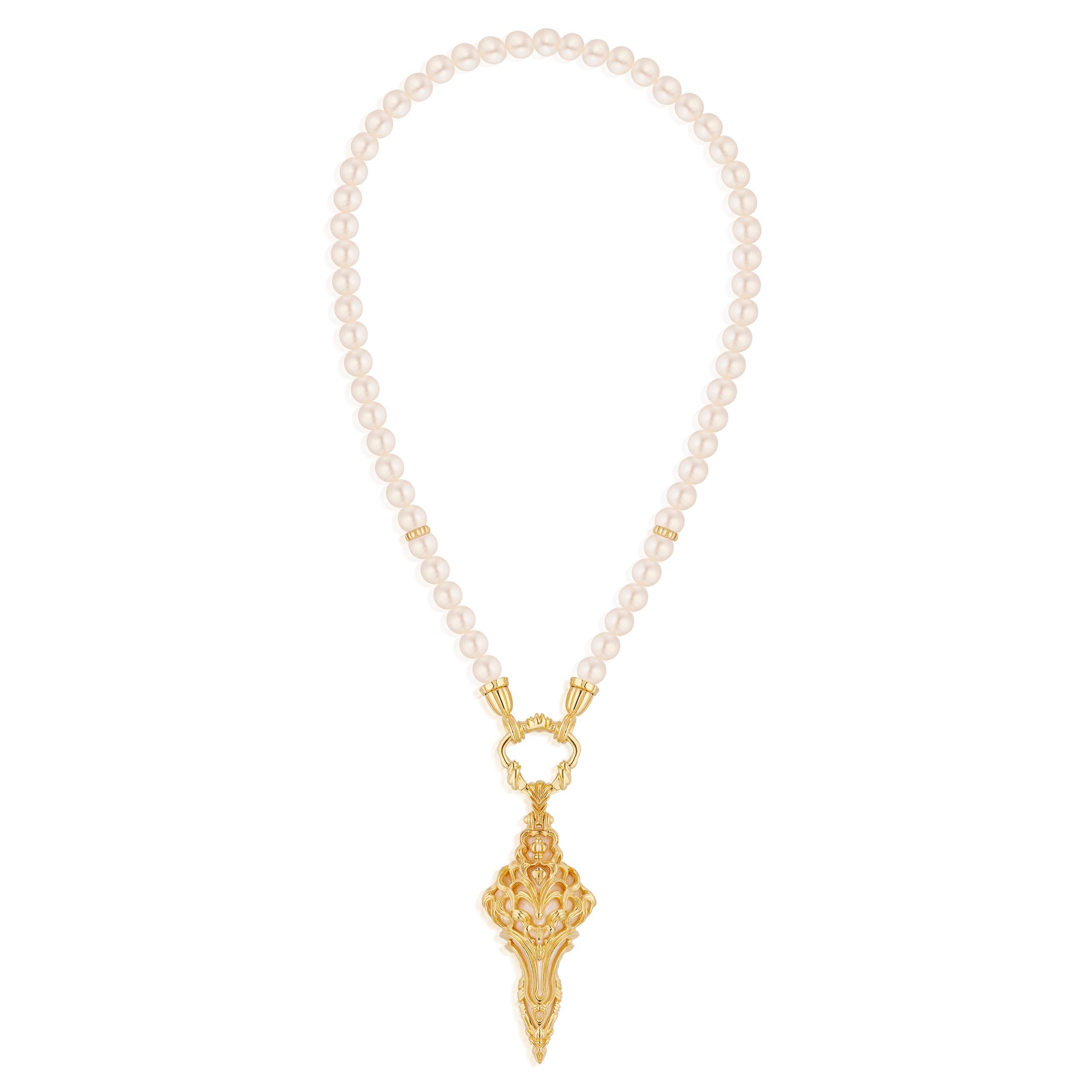 Micah Antoni geschnitzte Perle 18K Gelbgold Kreuz Anhänger (Byzantinisch) im Angebot