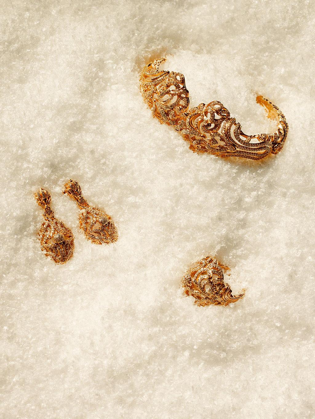 Micah Antoni Diamant-Armreif aus 18K Gelbgold (Brillantschliff) im Angebot