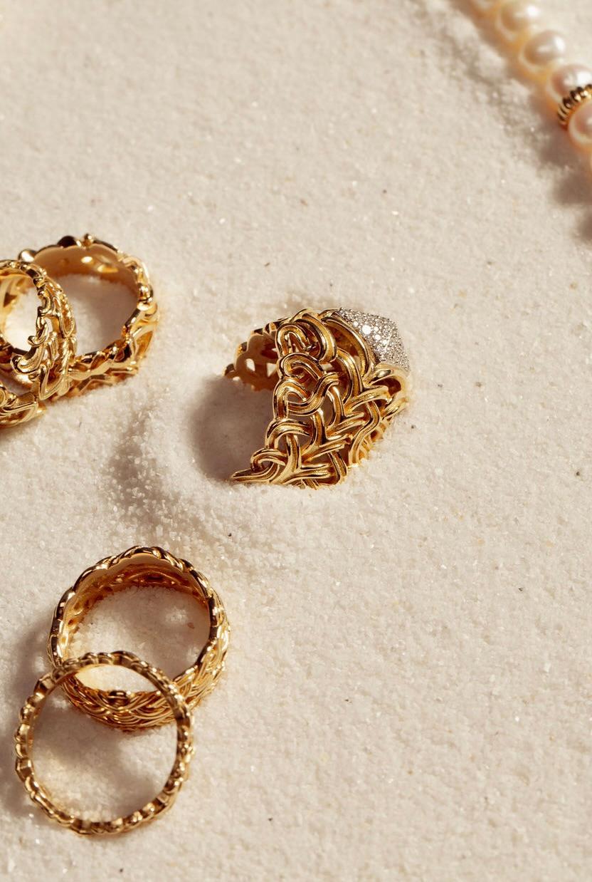 Taille brillant Bague de cocktail en or jaune 18K avec diamant pavé français de Micah Antoni en vente