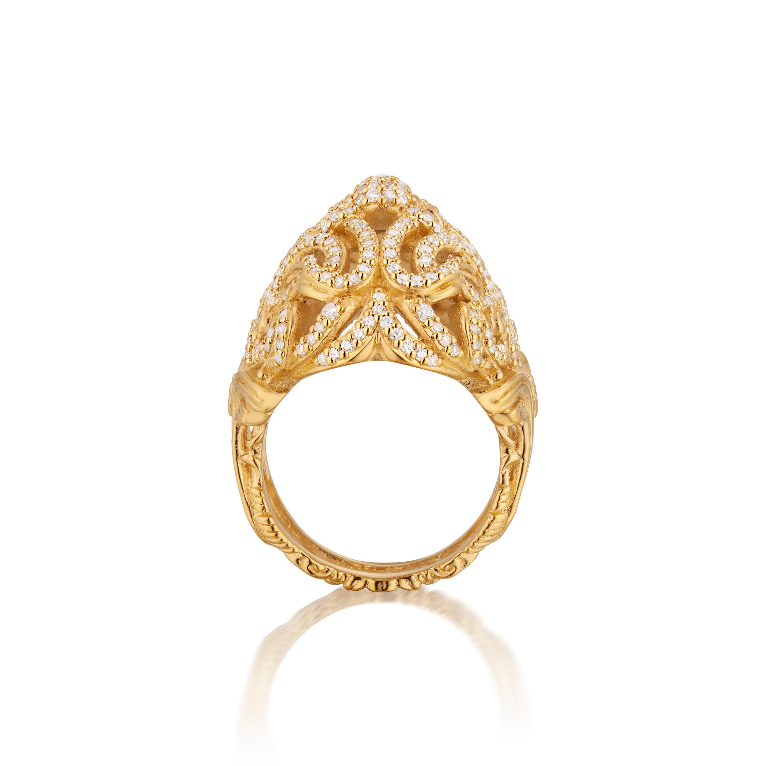 El anillo de cóctel de oro amarillo de 18 quilates con pavé de diamantes de Micah Antoni es una obra maestra tridimensional que fascina desde todos los ángulos con más de un quilate de diamantes VS2, F.

Meticulosamente elaborado en rico oro