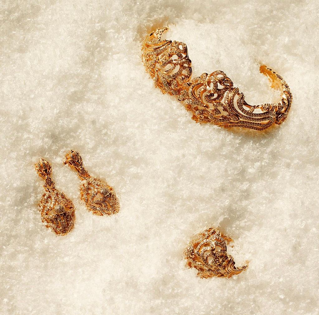 Micah Antoni Anillo de cóctel de oro amarillo de 18 quilates con pavé de diamantes en venta 1