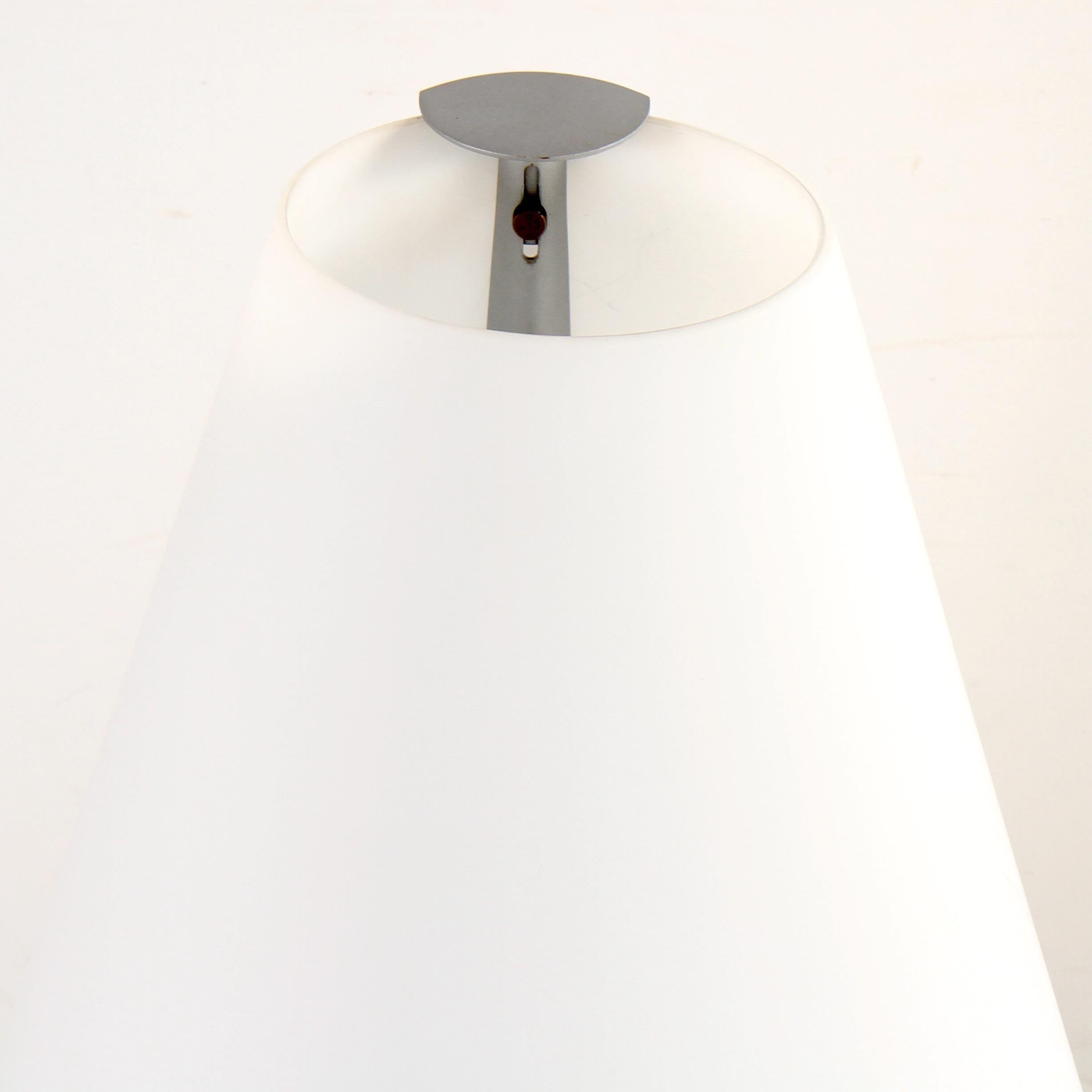 Micene Table Lamp by Leucos In Good Condition For Sale In New London, CT