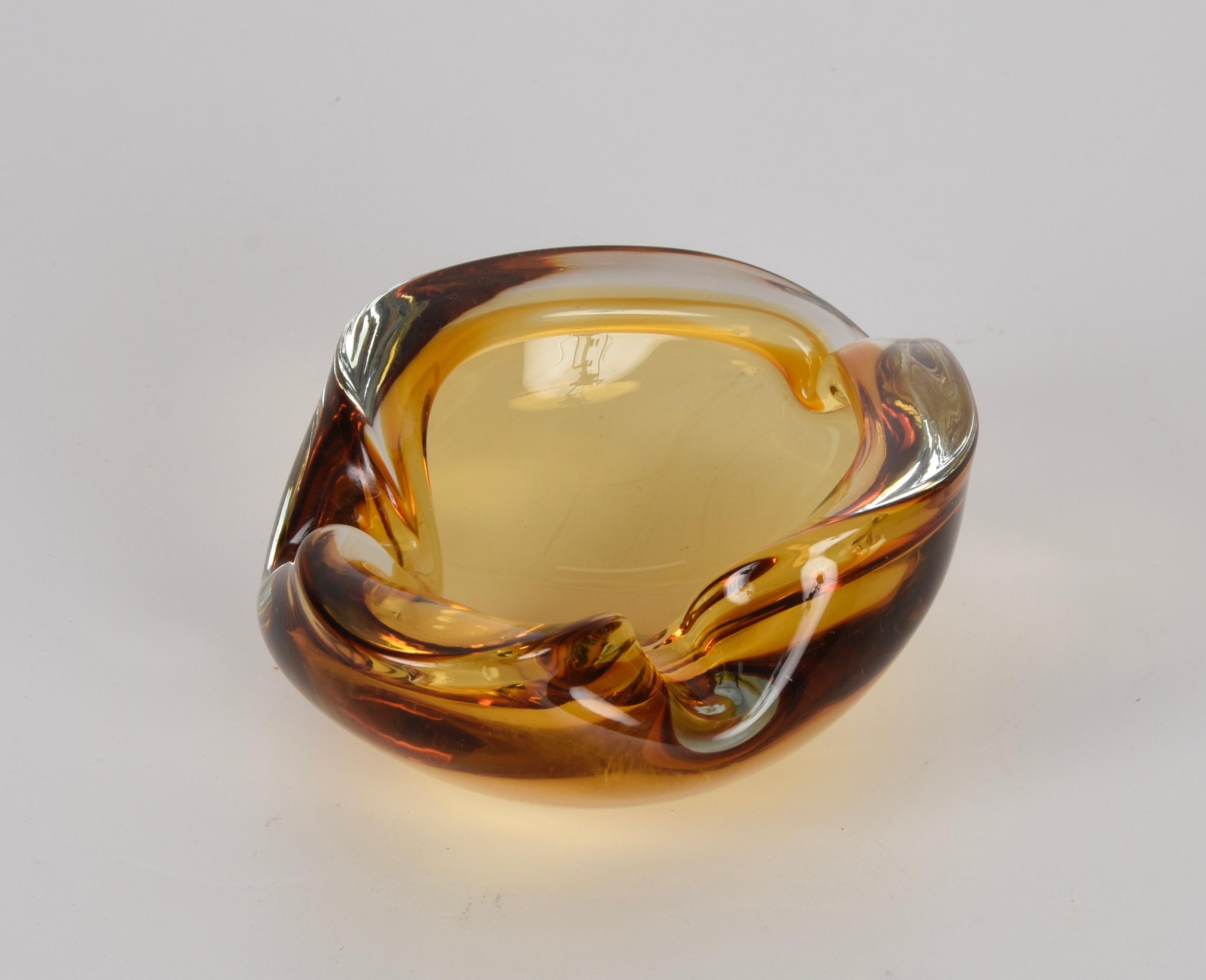 Cendrier ou bol en verre d'art italien de Murano « Sommerso » en ambre mi-siècle, années 1960 en vente 4