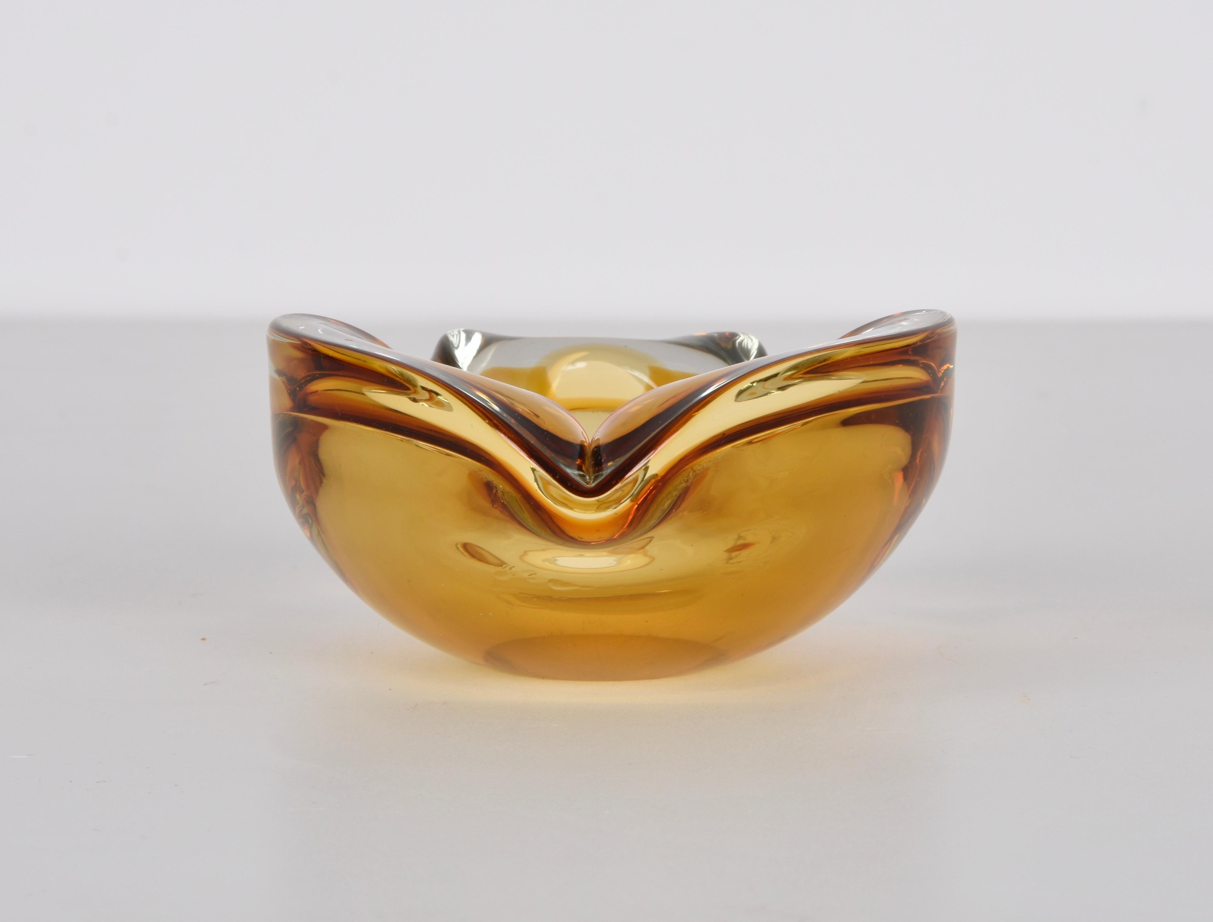 Cendrier ou bol en verre d'art italien de Murano « Sommerso » en ambre mi-siècle, années 1960 en vente 5