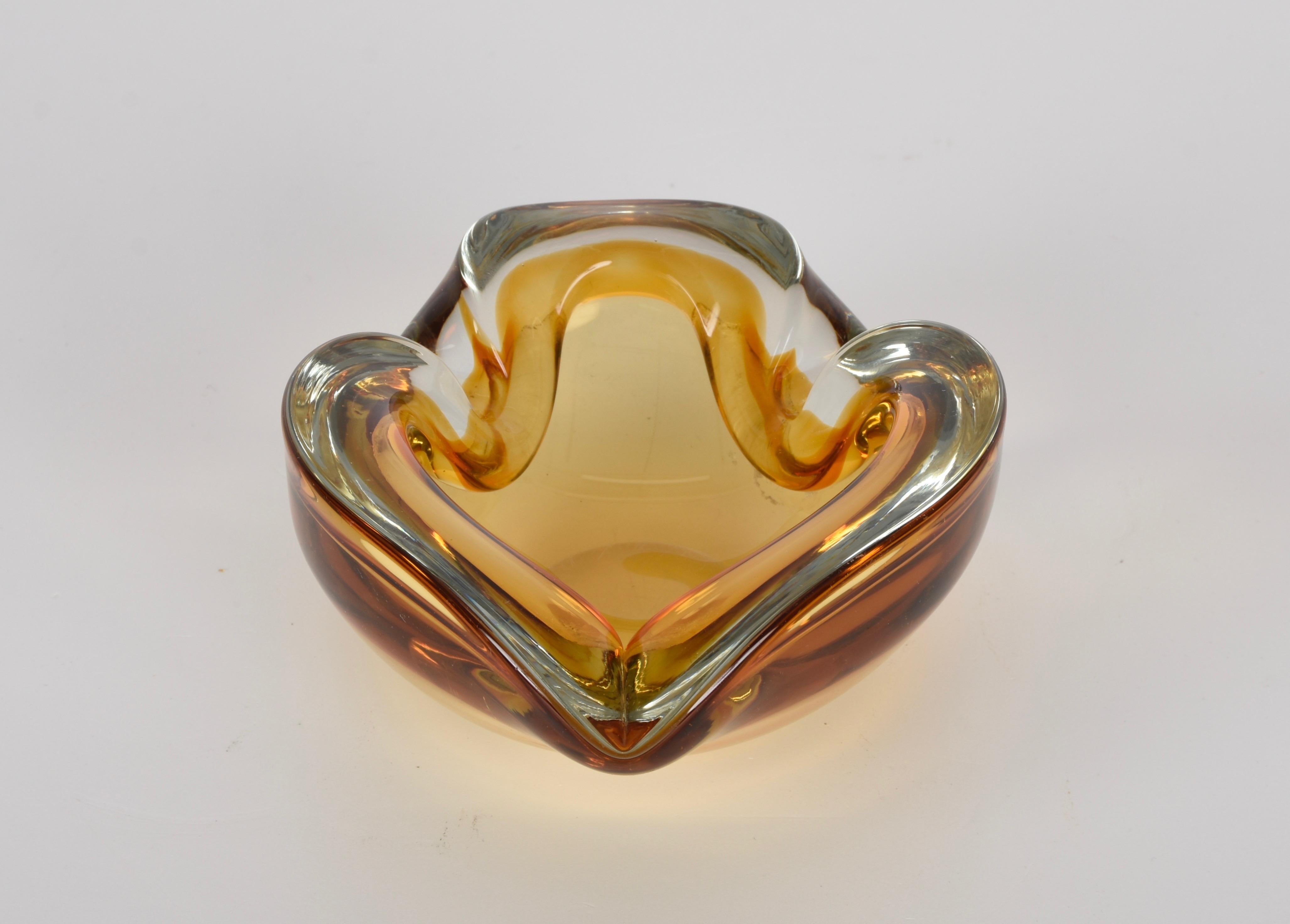 Cendrier ou bol en verre d'art italien de Murano « Sommerso » en ambre mi-siècle, années 1960 en vente 6