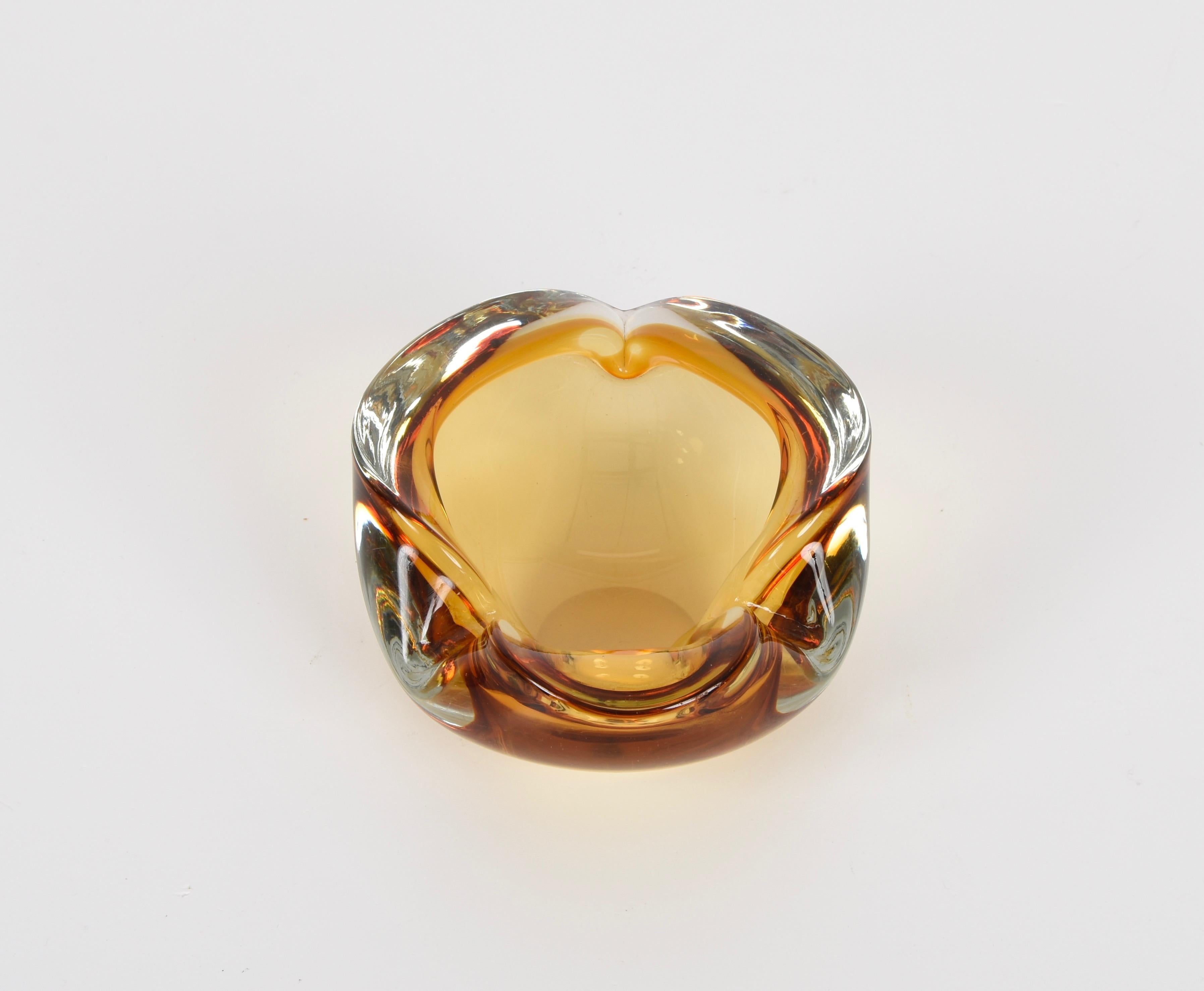 Cendrier ou bol en verre d'art italien de Murano « Sommerso » en ambre mi-siècle, années 1960 en vente 7