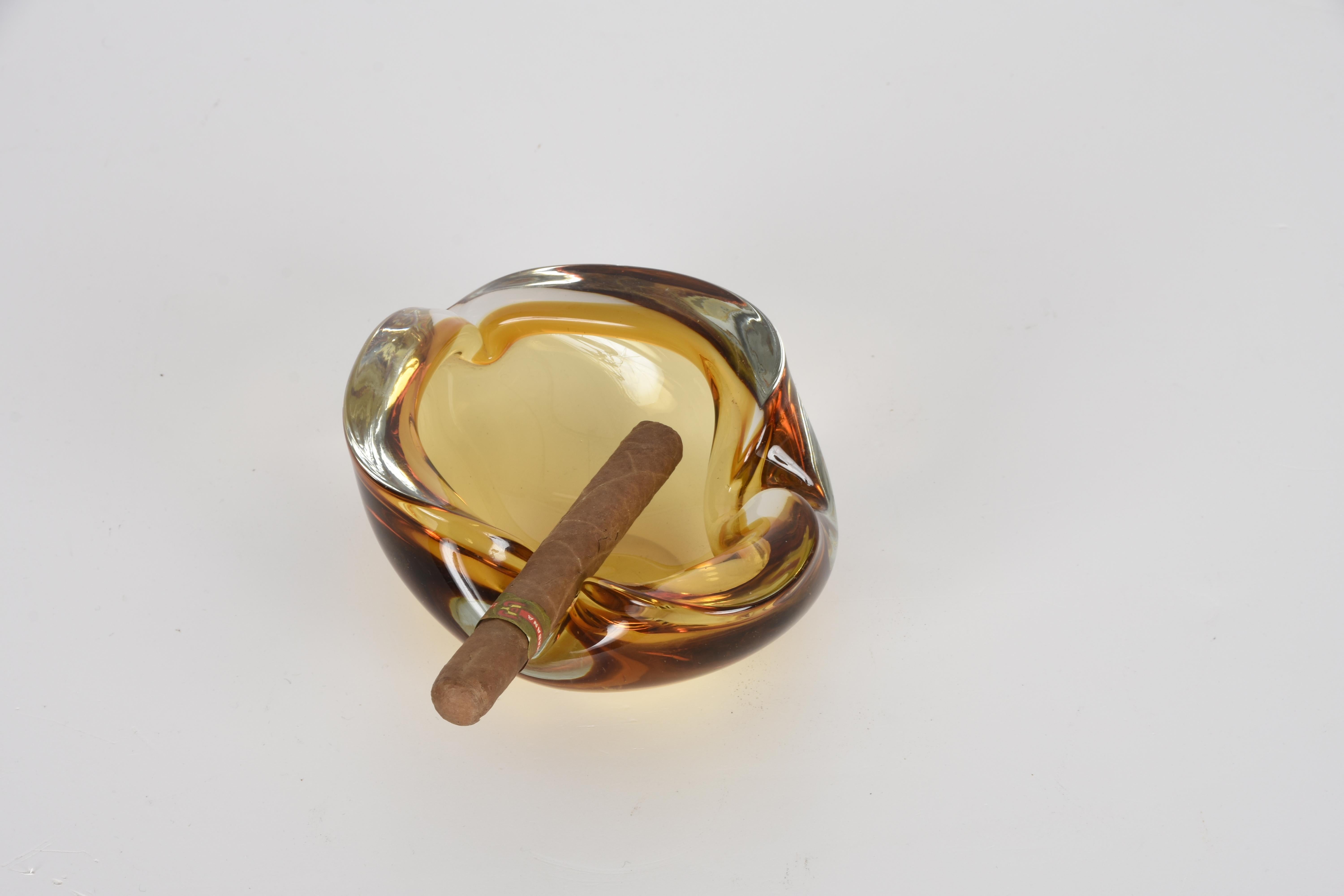 Cendrier ou bol en verre d'art italien de Murano « Sommerso » en ambre mi-siècle, années 1960 en vente 11