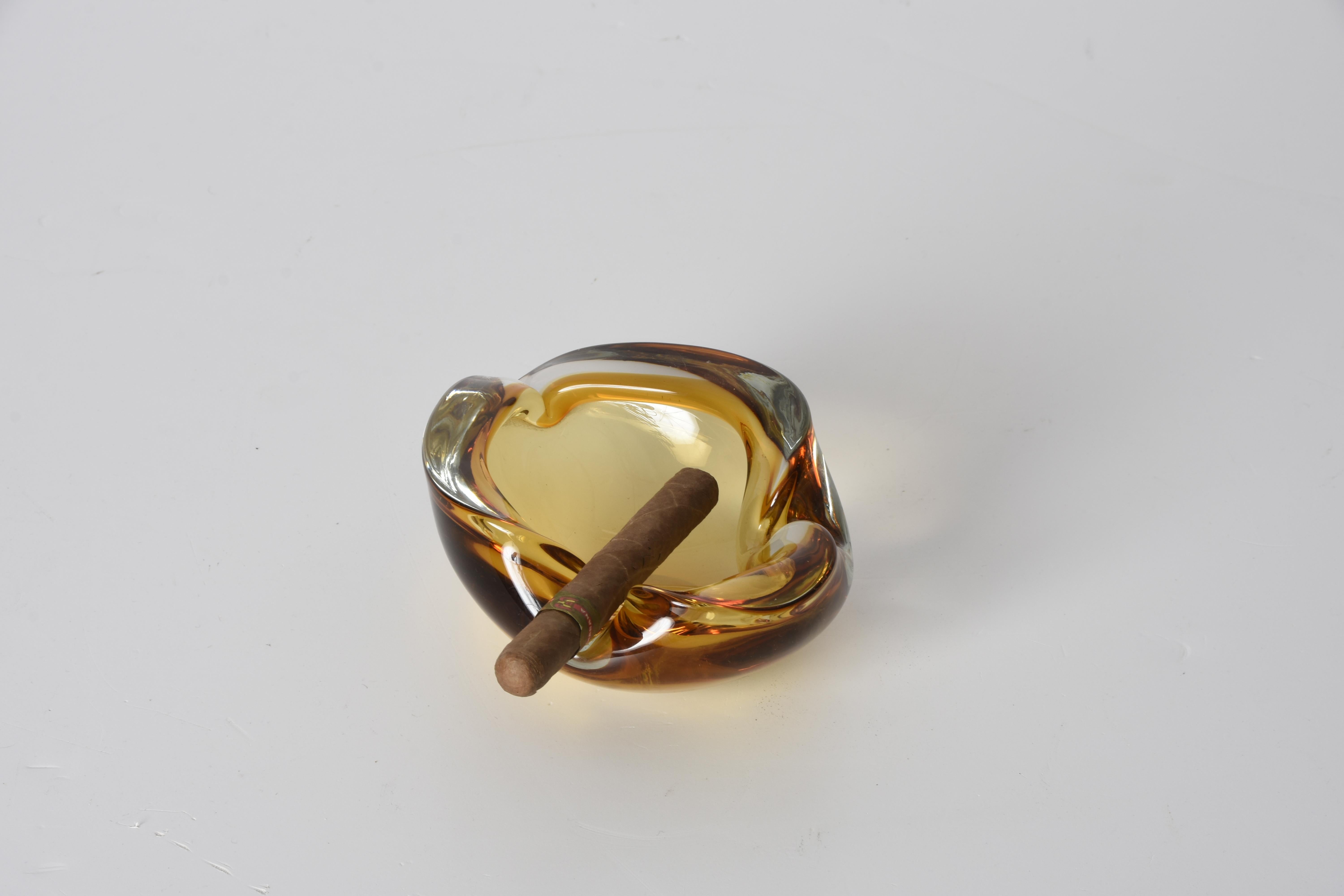 Cendrier ou bol en verre d'art italien de Murano « Sommerso » en ambre mi-siècle, années 1960 en vente 12