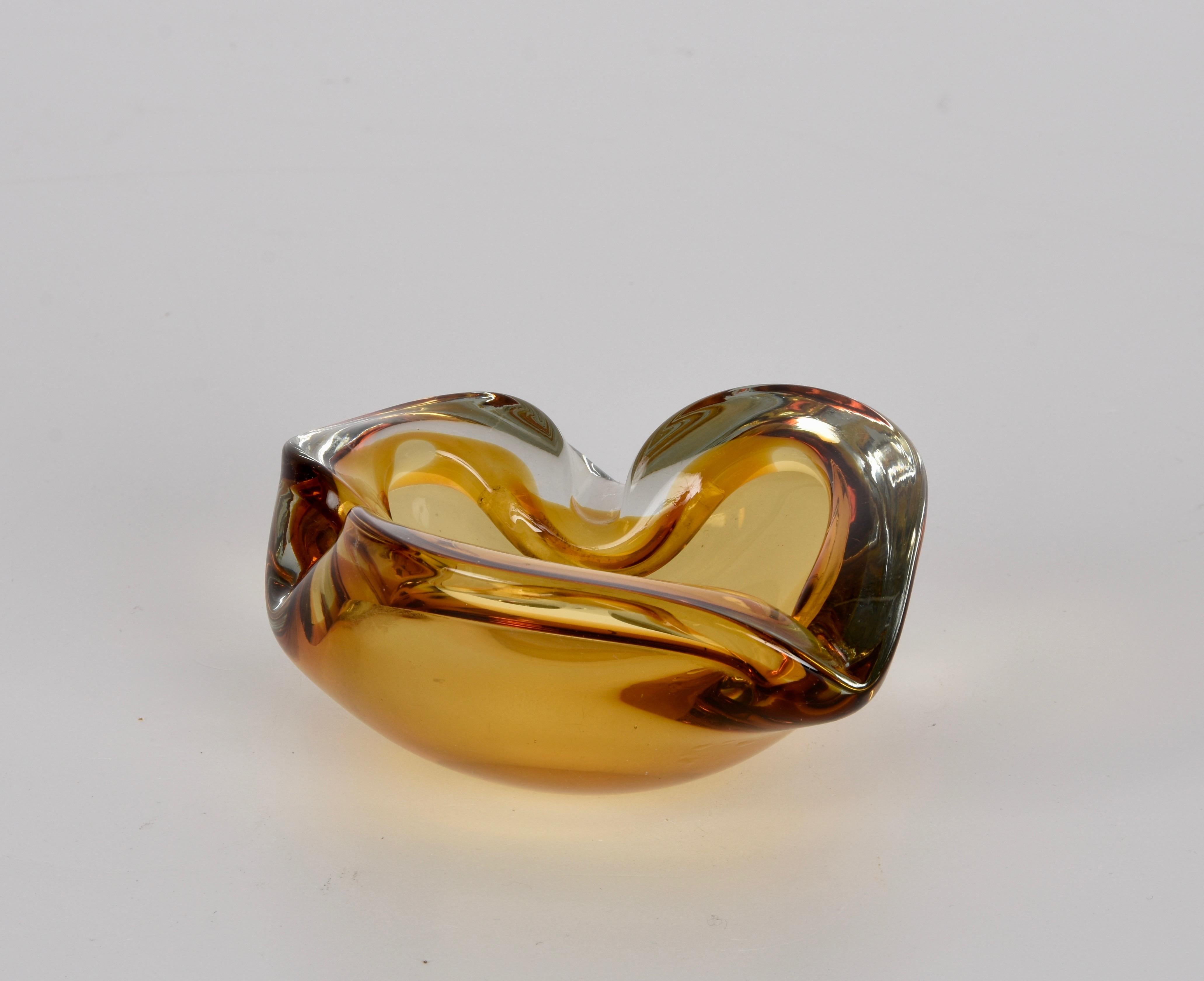 Verre Cendrier ou bol en verre d'art italien de Murano « Sommerso » en ambre mi-siècle, années 1960 en vente