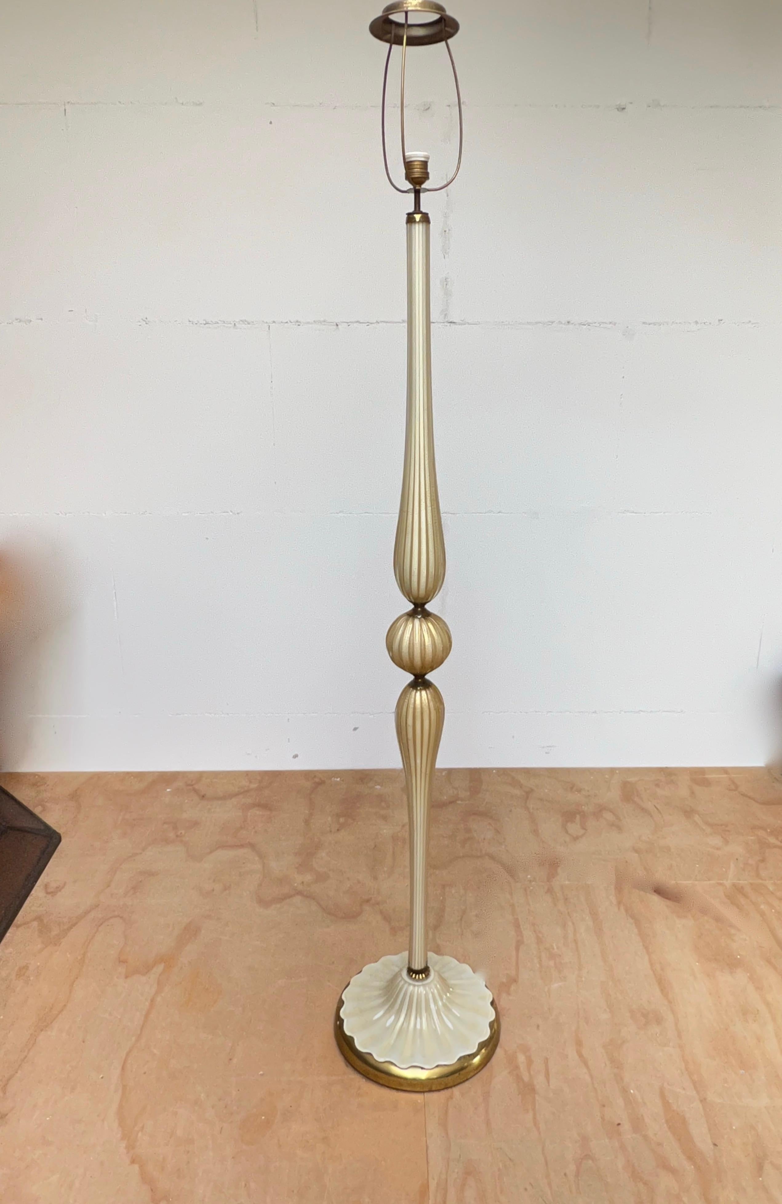 Highly stylish and cool looking glass art floor lamp from mid-century Italy.

For the collectors and enthousiasts of Italian Murano glass art, we are offering this very rare and stylish floor lamp. It is put together by hand and entirely made of