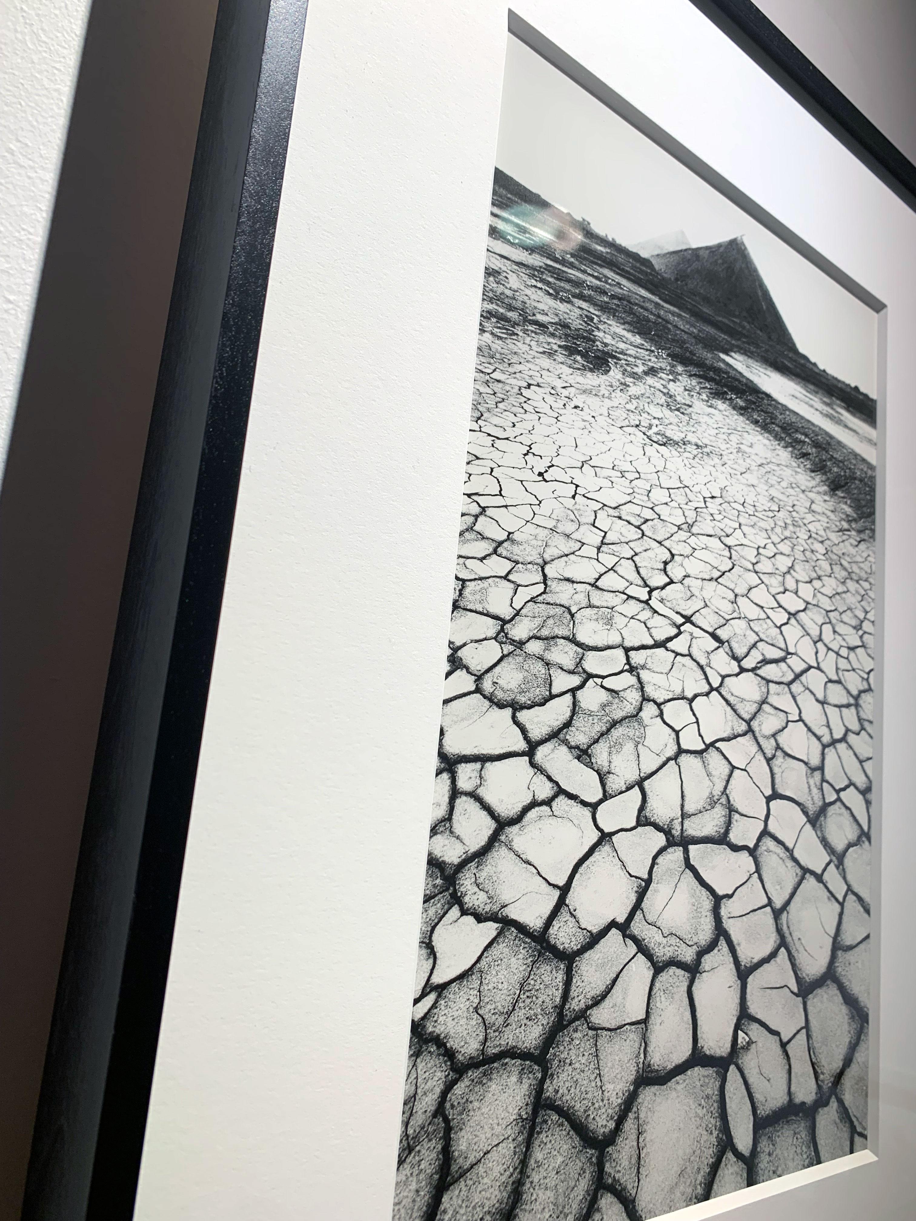 Slagheap IV, Silésie, Pologne - Épreuve à la gélatine argentique encadrée - Argent Landscape Photograph par Michał Cała