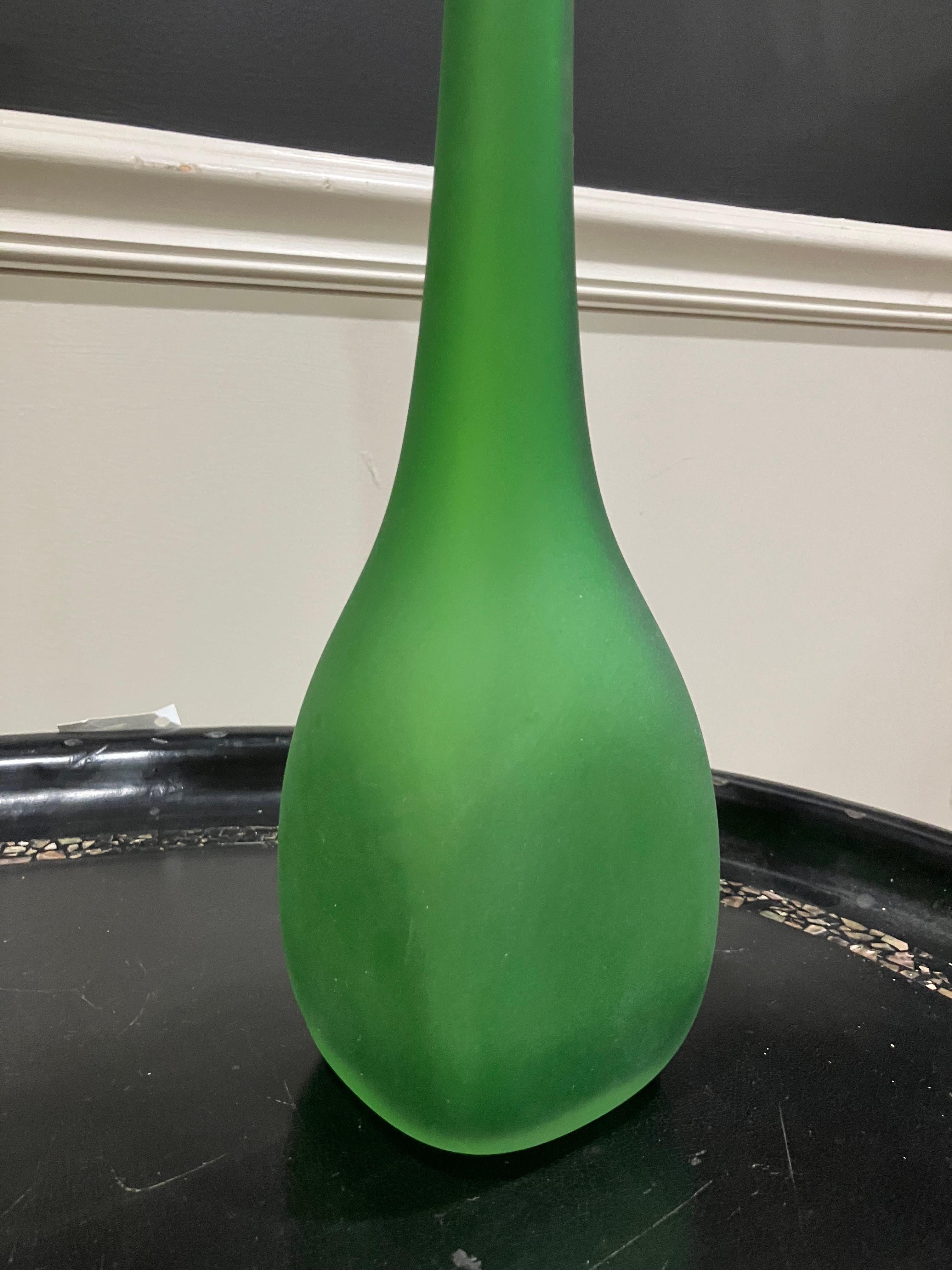 Michael Anchen Hand-Blown Long Neck Green Bottle In Good Condition For Sale In Winnetka, IL