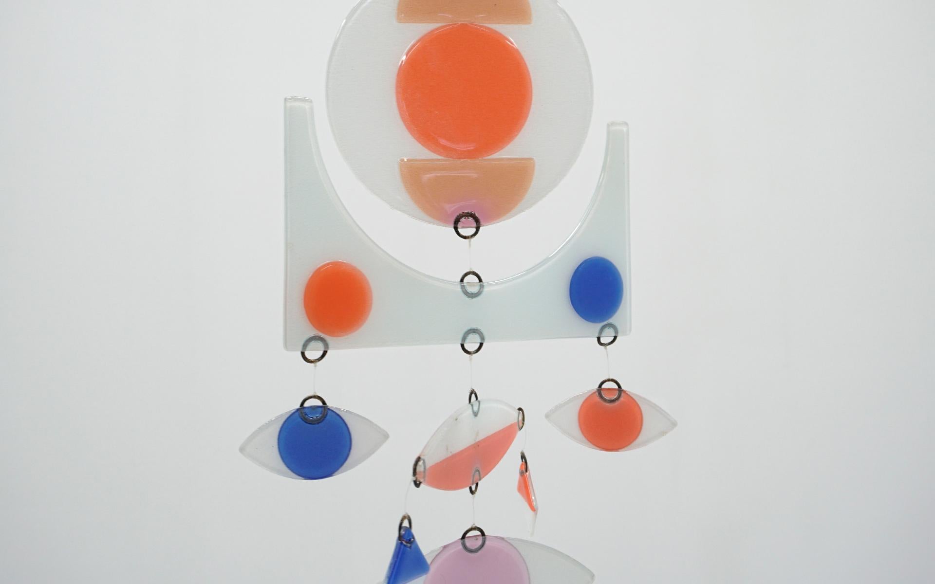 Mehrfarbiges Mobile von Michael und Frances Higgins.  Geschmolzenes Kunstglas.  (Mitte des 20. Jahrhunderts) im Angebot