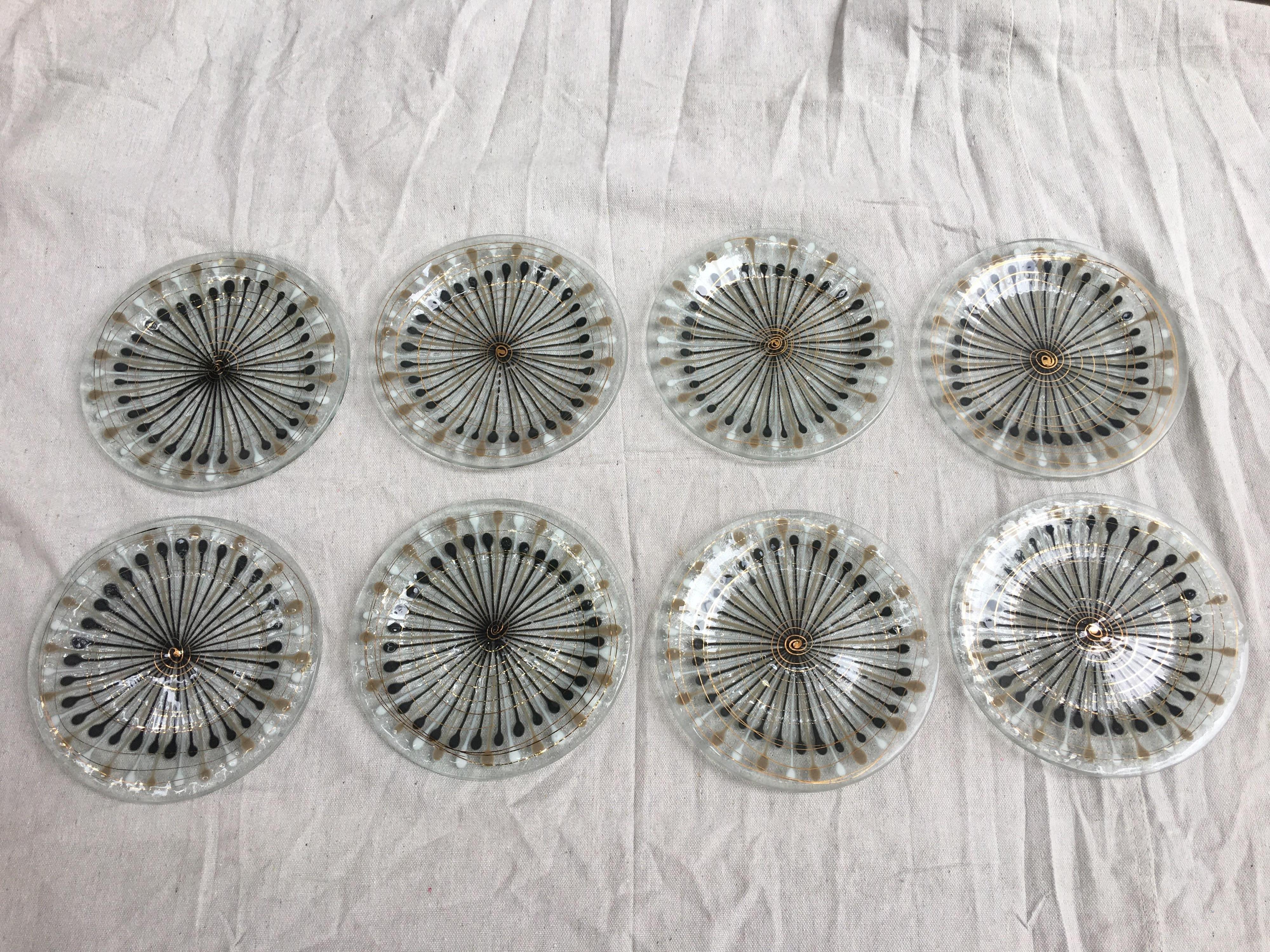 Nice set of 8 dessert plates. Plates measure: 7 5/8