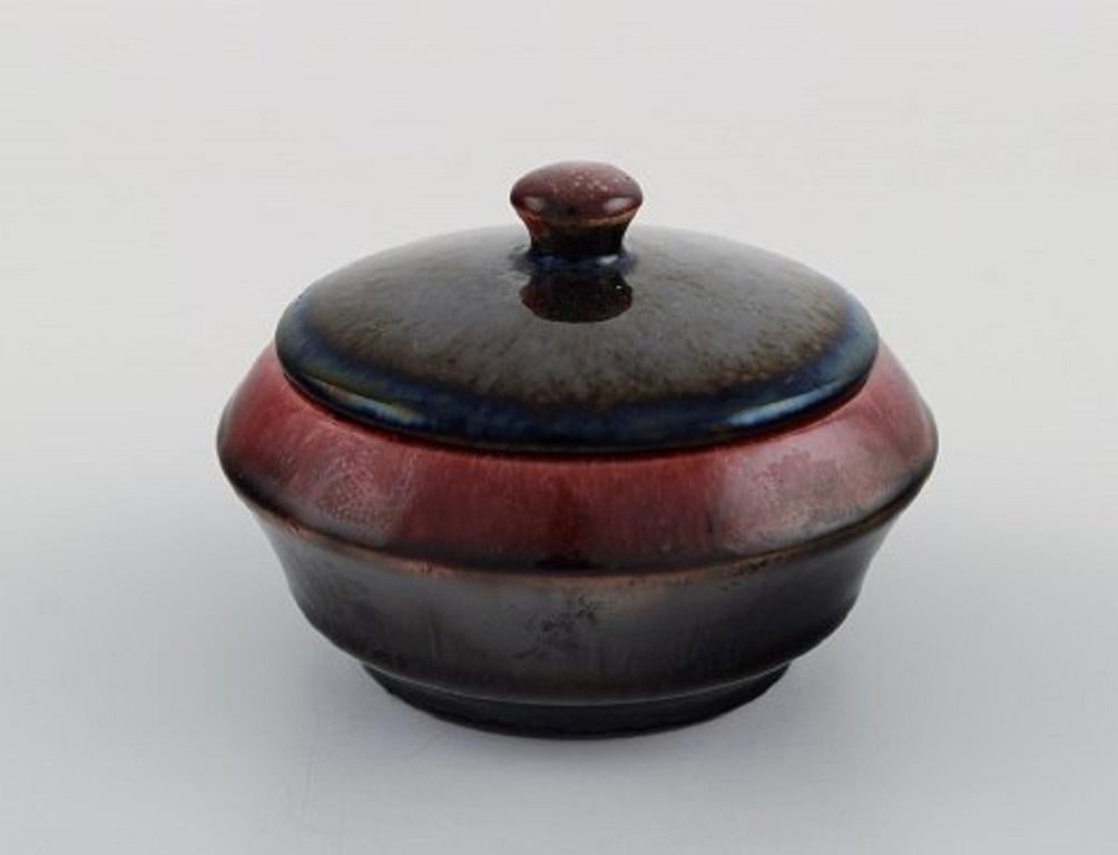 Ceramica Michael Andersen, Bornholm, Cinque vasi e un barattolo con coperchio in ceramica smaltata in vendita