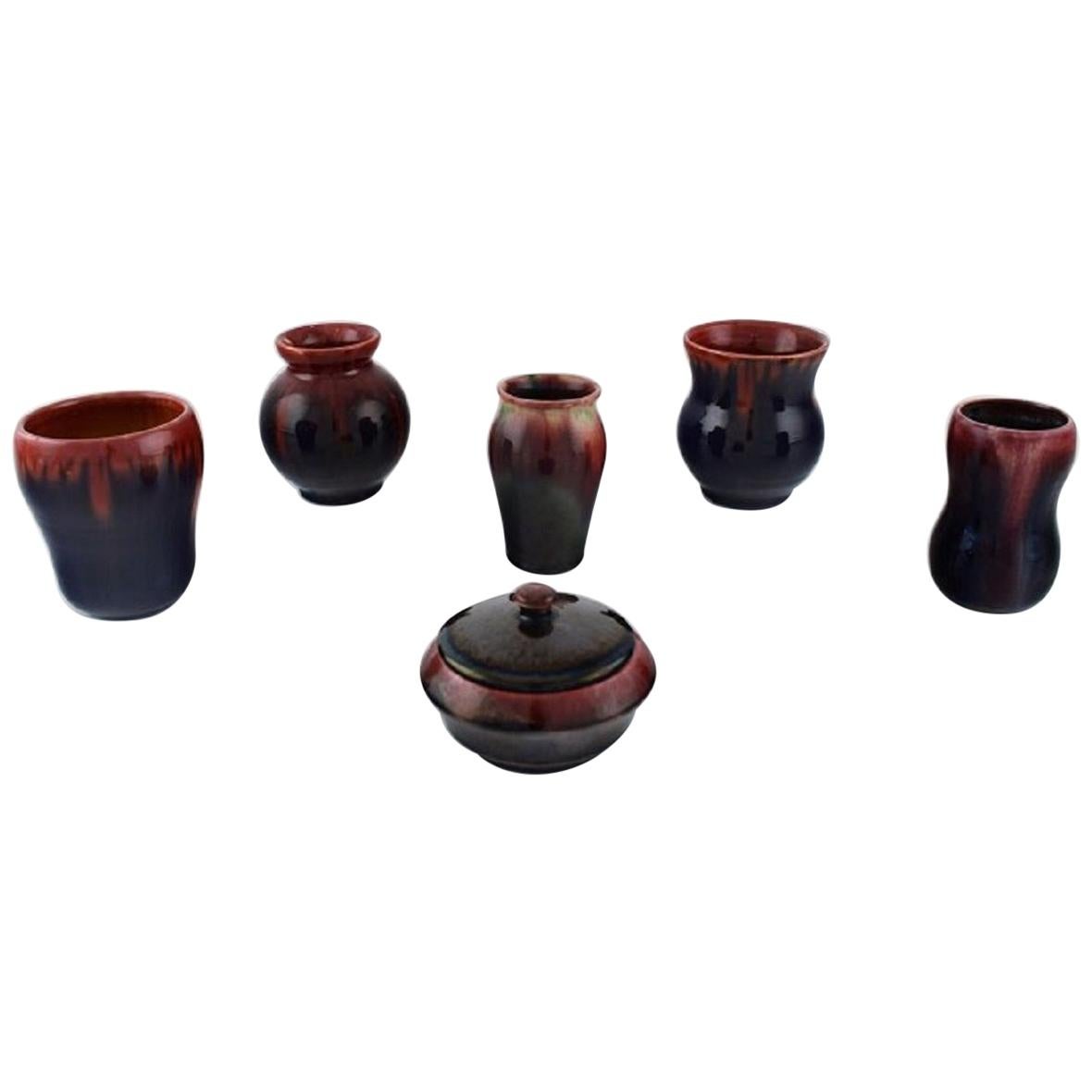 Michael Andersen, Bornholm, Cinque vasi e un barattolo con coperchio in ceramica smaltata in vendita
