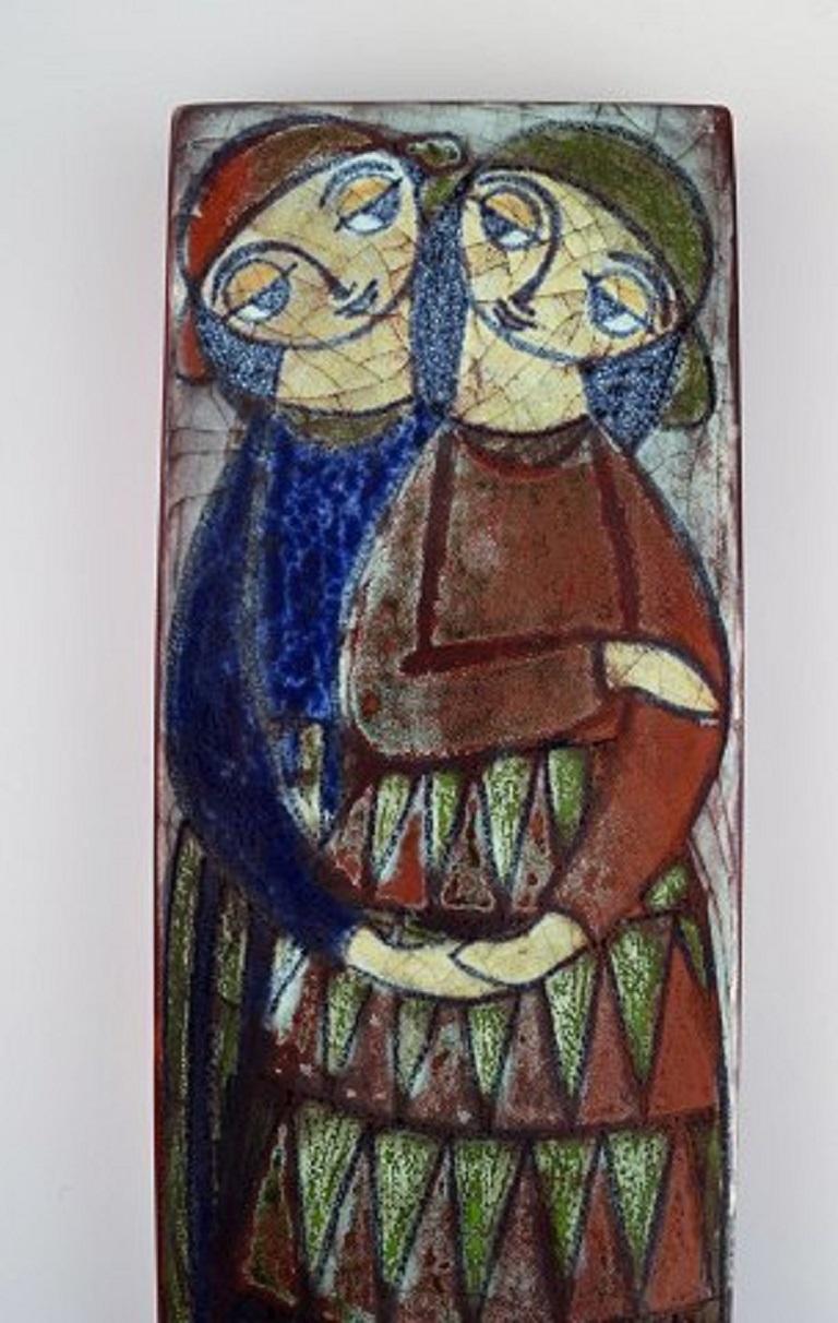 Michael Andersen, Denmark. Large wall plaque in glazed ceramics with a young couple. Beautiful crackled glaze, 1950s.
Measures: 43 x 14.5 cm.
In very good condition.
Stamped.