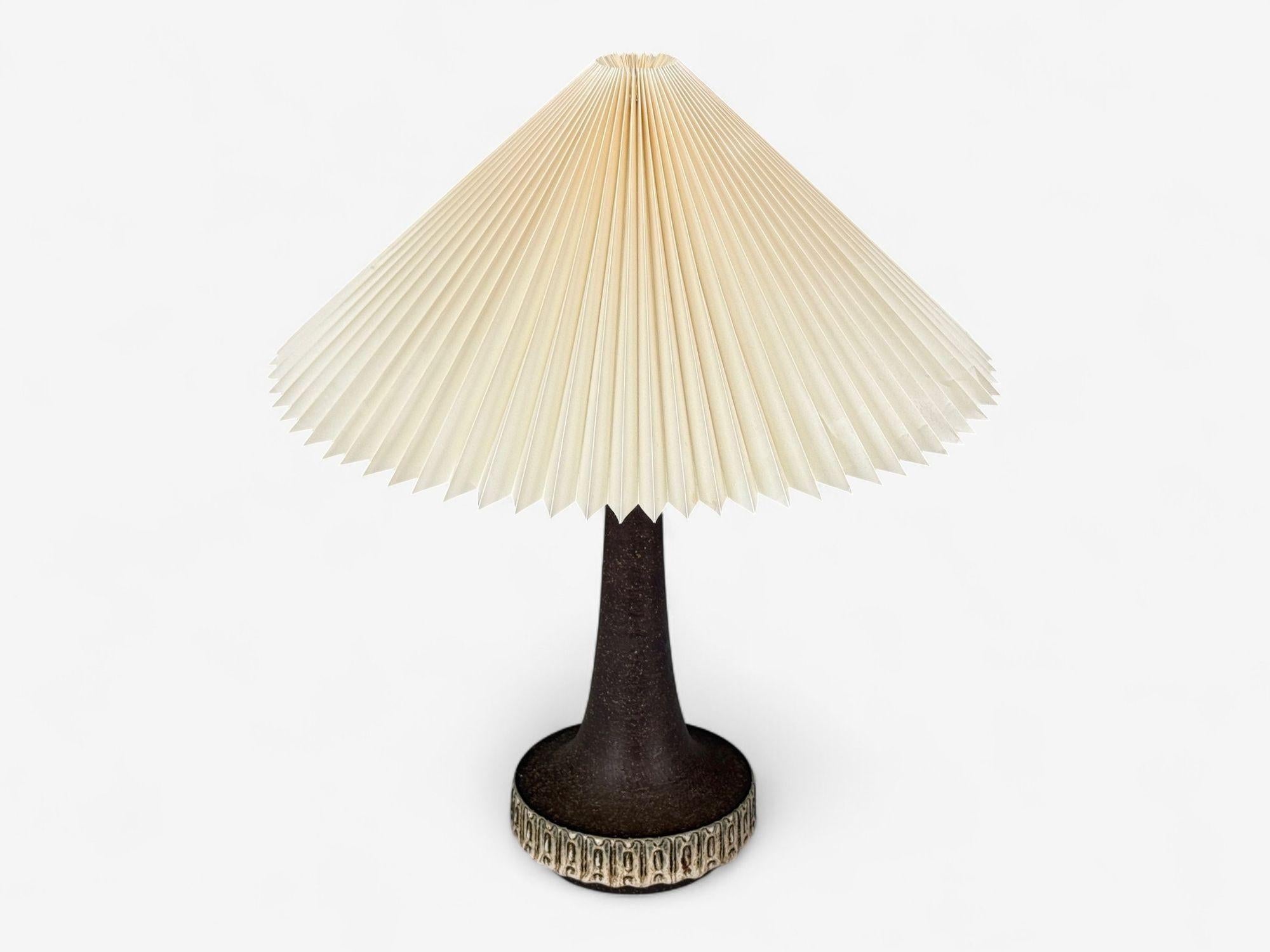 Mid-Century Modern Michael Andersen & Søn, grès brun, grande lampe de table, Danemark, années 1960 en vente