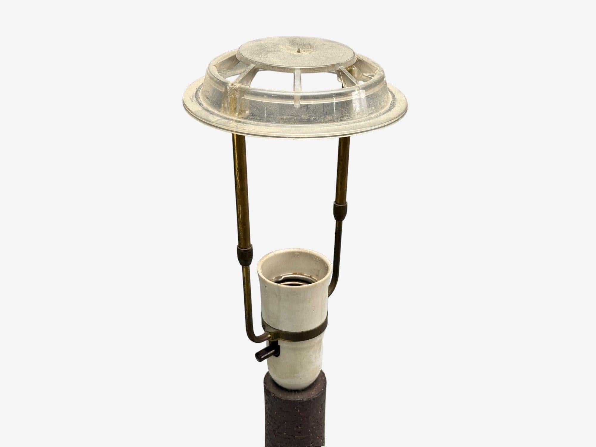Milieu du XXe siècle Michael Andersen & Søn, grès brun, grande lampe de table, Danemark, années 1960 en vente