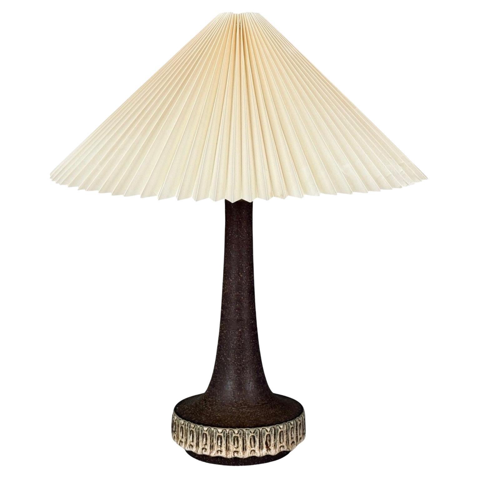 Michael Andersen
Søn, grès brun, grande lampe de table, Danemark, années 1960