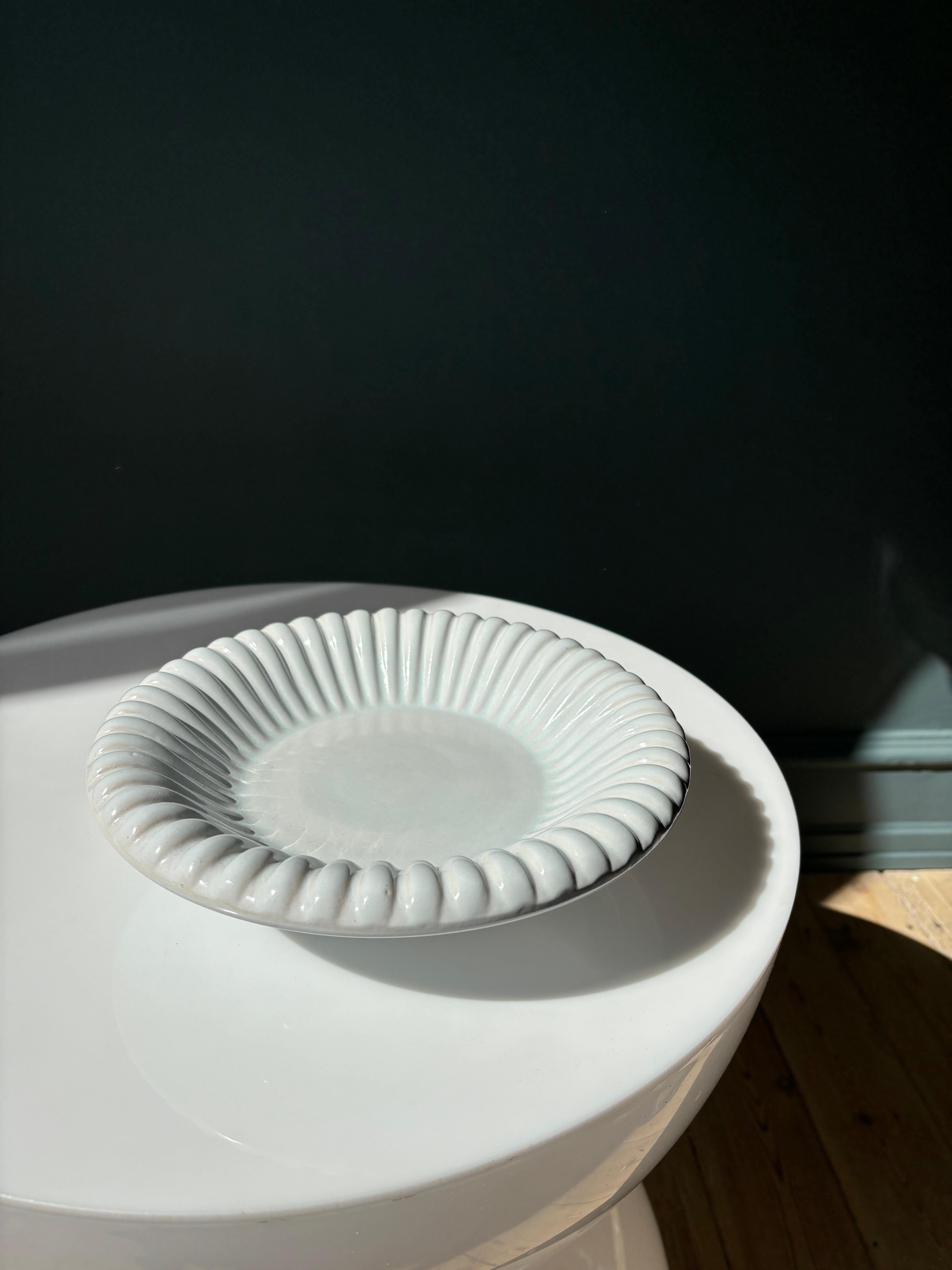 Ceramic Michael Andersen Soft Pleated White Vide-Poche Bowl, 1960s For Sale