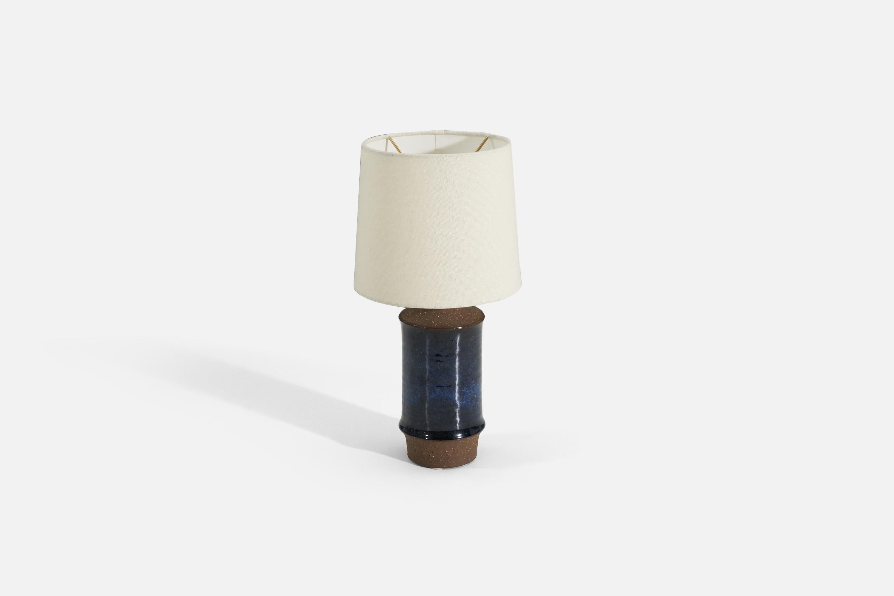 Michael Andersen, Table Lamp, Blue-Glazed Stoneware, Bornholm, Denmark, 1960s In Good Condition For Sale In High Point, NC