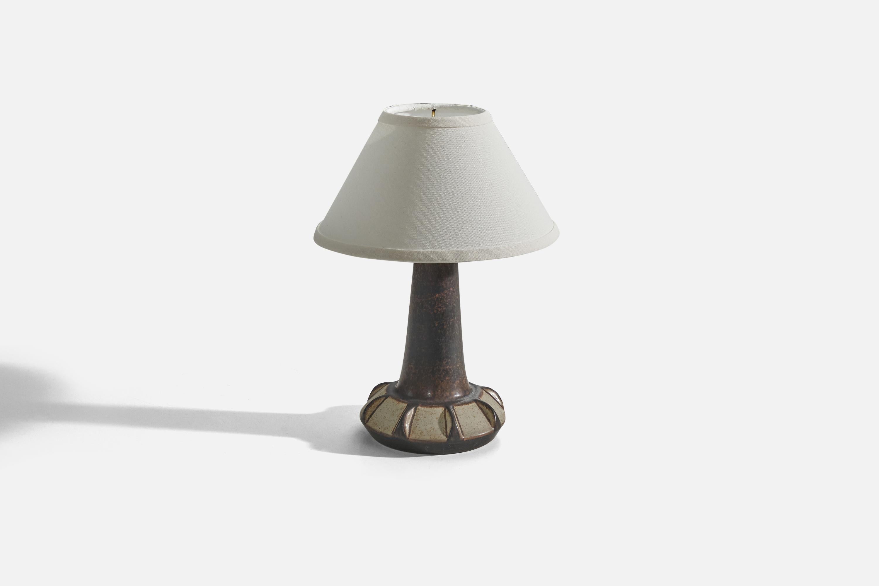Mid-Century Modern Michael Andersen, Table Lamp, Brown-Glazed Stoneware, Bornholm, Denmark, 1960s For Sale