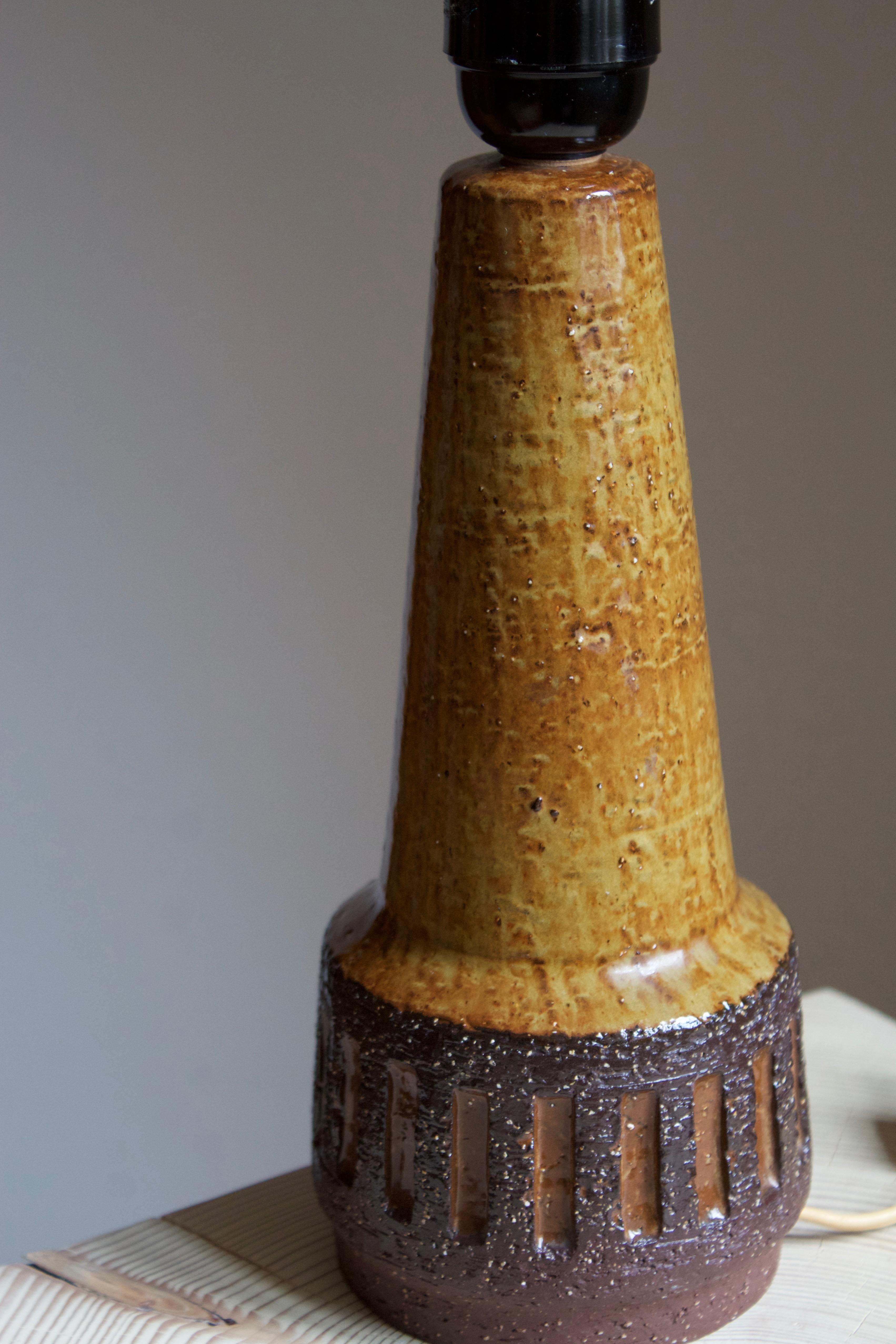 Mid-Century Modern Michael Andersen, Table Lamp, Glazed Incised Stoneware, Bornholm, Denmark, 1960s