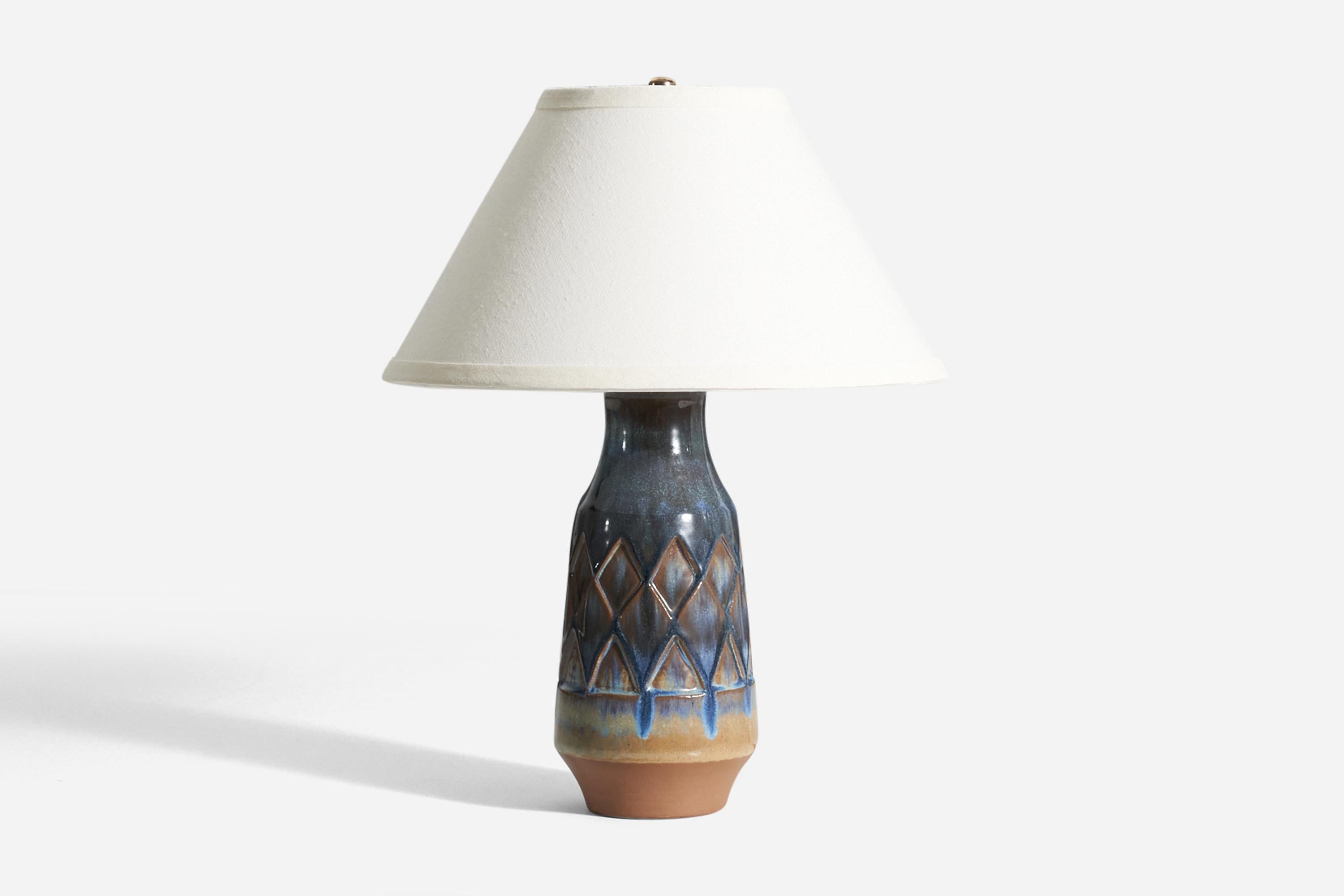 Michael Andersen, Table Lamp, Glazed Incised Stoneware, Bornholm, Denmark, 1960s In Good Condition For Sale In High Point, NC