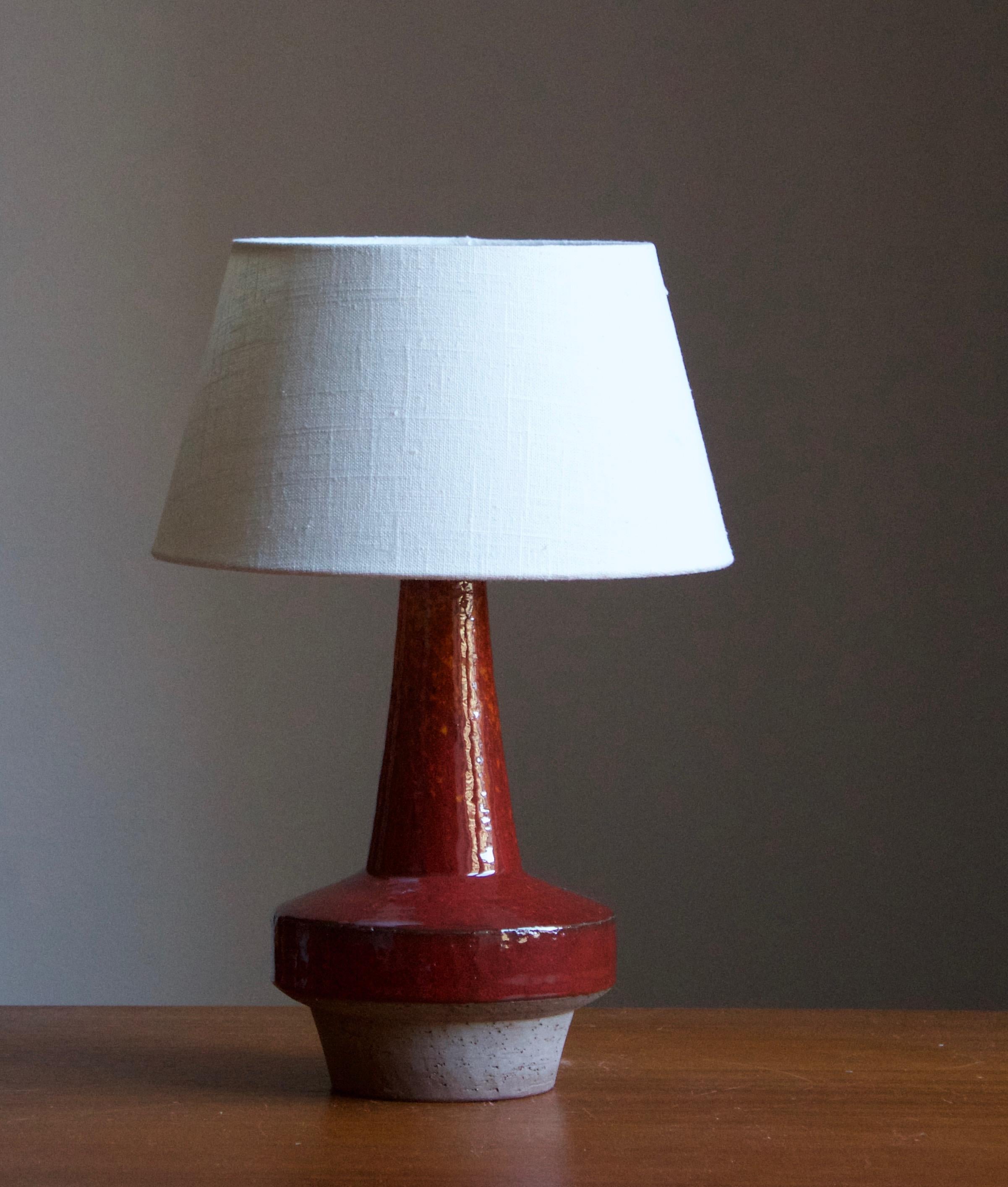 A table lamp produced by Michael Andersen Keramik. In stoneware. Marked.

Stated dimensions exclude lampshade. Height includes socket. Sold without lampshade.

Other ceramicists of the period include Axel Salto, Arne Bang, Carl-Harry Stålhane,