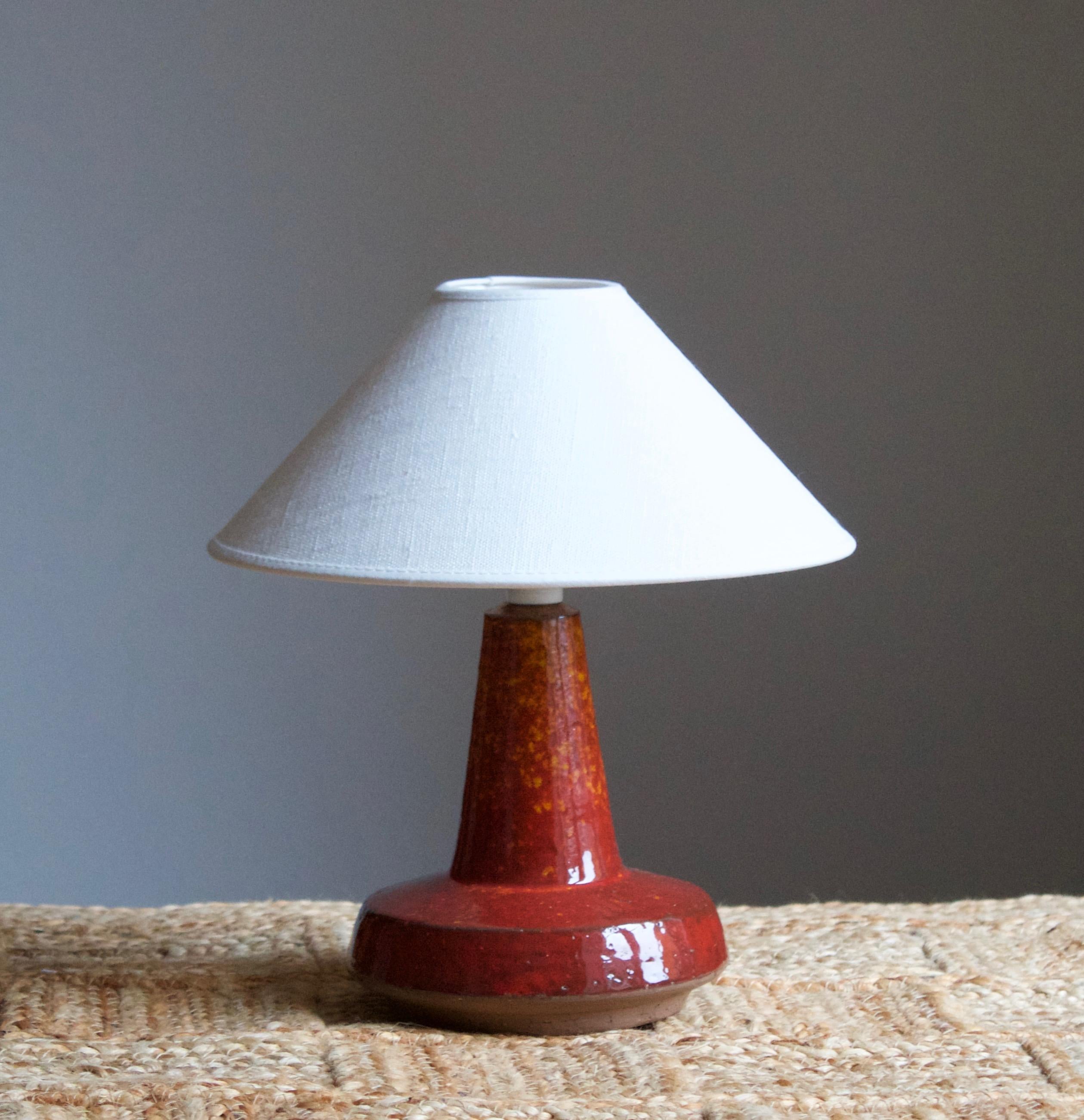 A table lamp produced by Michael Andersen Keramik. In stoneware. Marked.

Stated dimensions exclude lampshade. Height includes socket. Sold without lampshade.

Other ceramicists of the period include Axel Salto, Arne Bang, Carl-Harry Stålhane,
